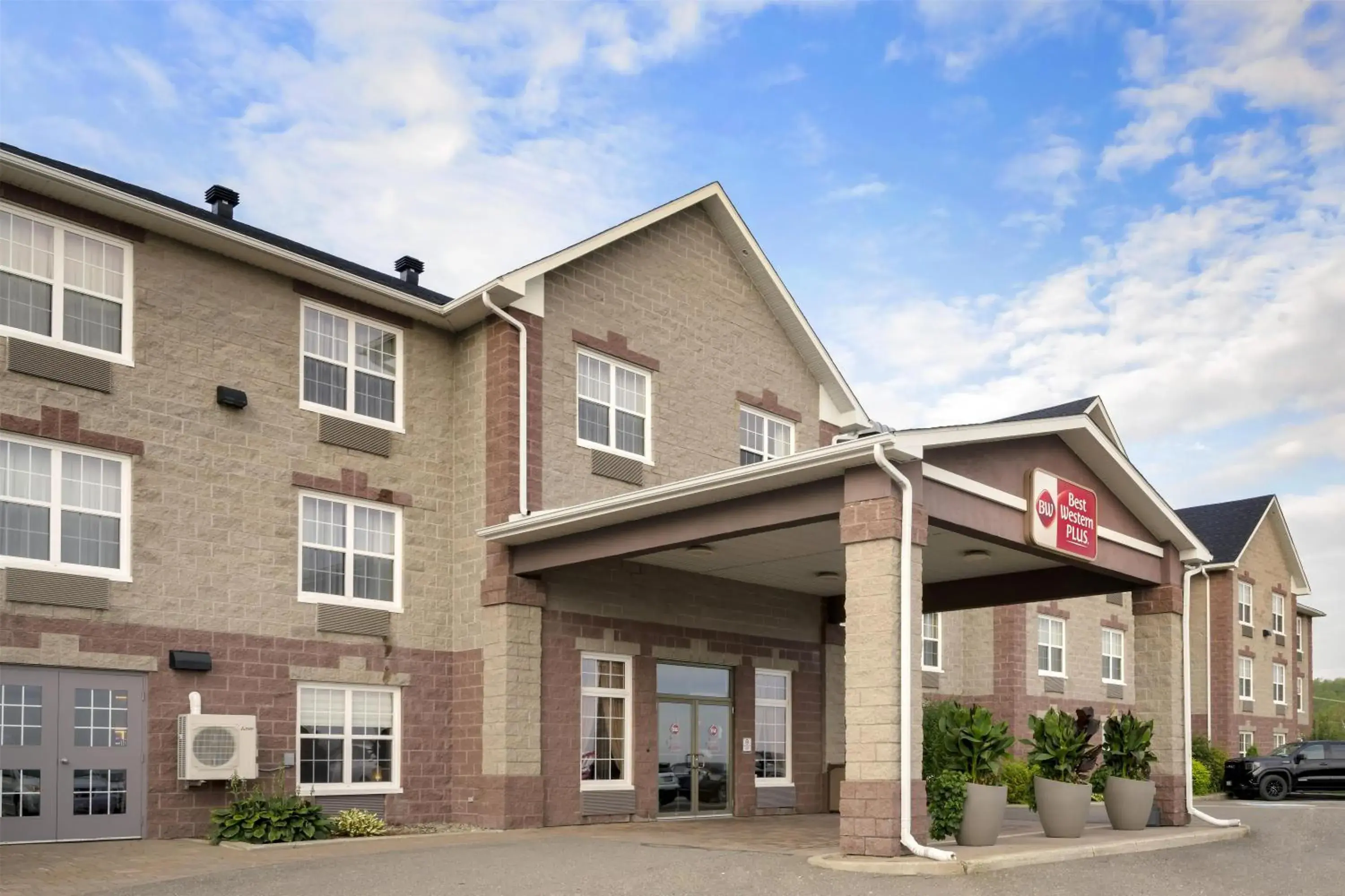 Property building in Best Western Plus Grand-Sault Hotel & Suites Property building in Best Western Plus Grand-Sault Hotel & Suites
