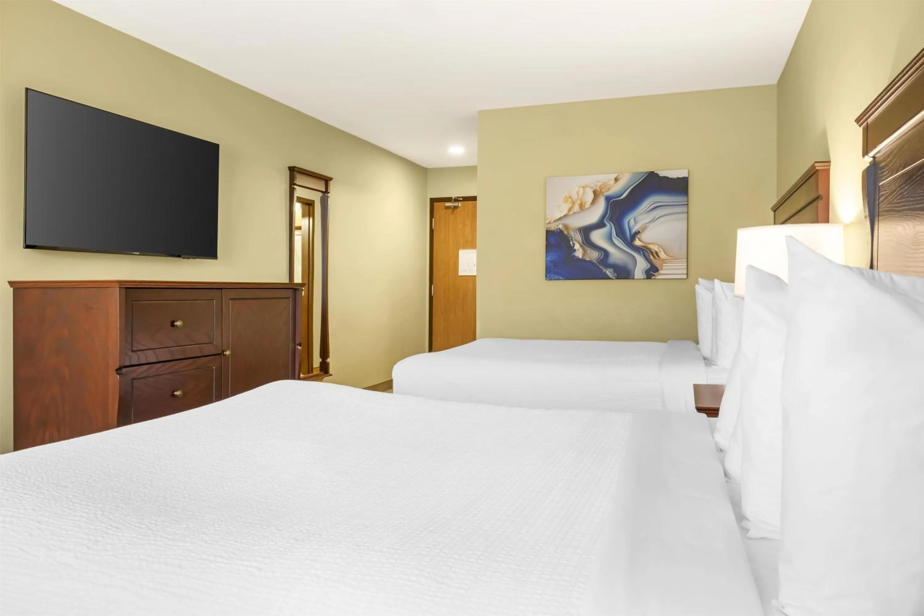 Bedroom, Bed in Best Western Plus Grand-Sault Hotel & Suites