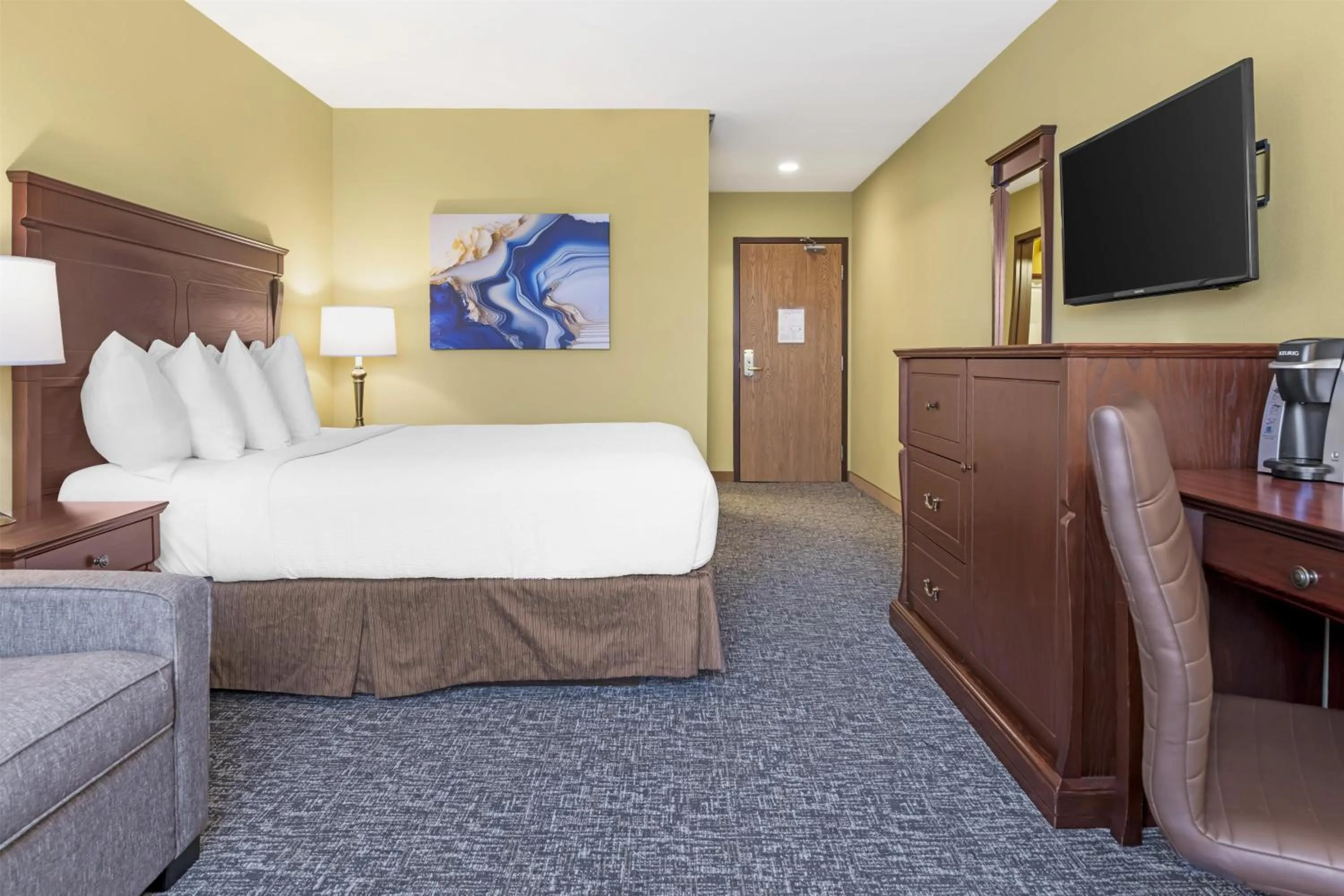 Bedroom, Bed in Best Western Plus Grand-Sault Hotel & Suites