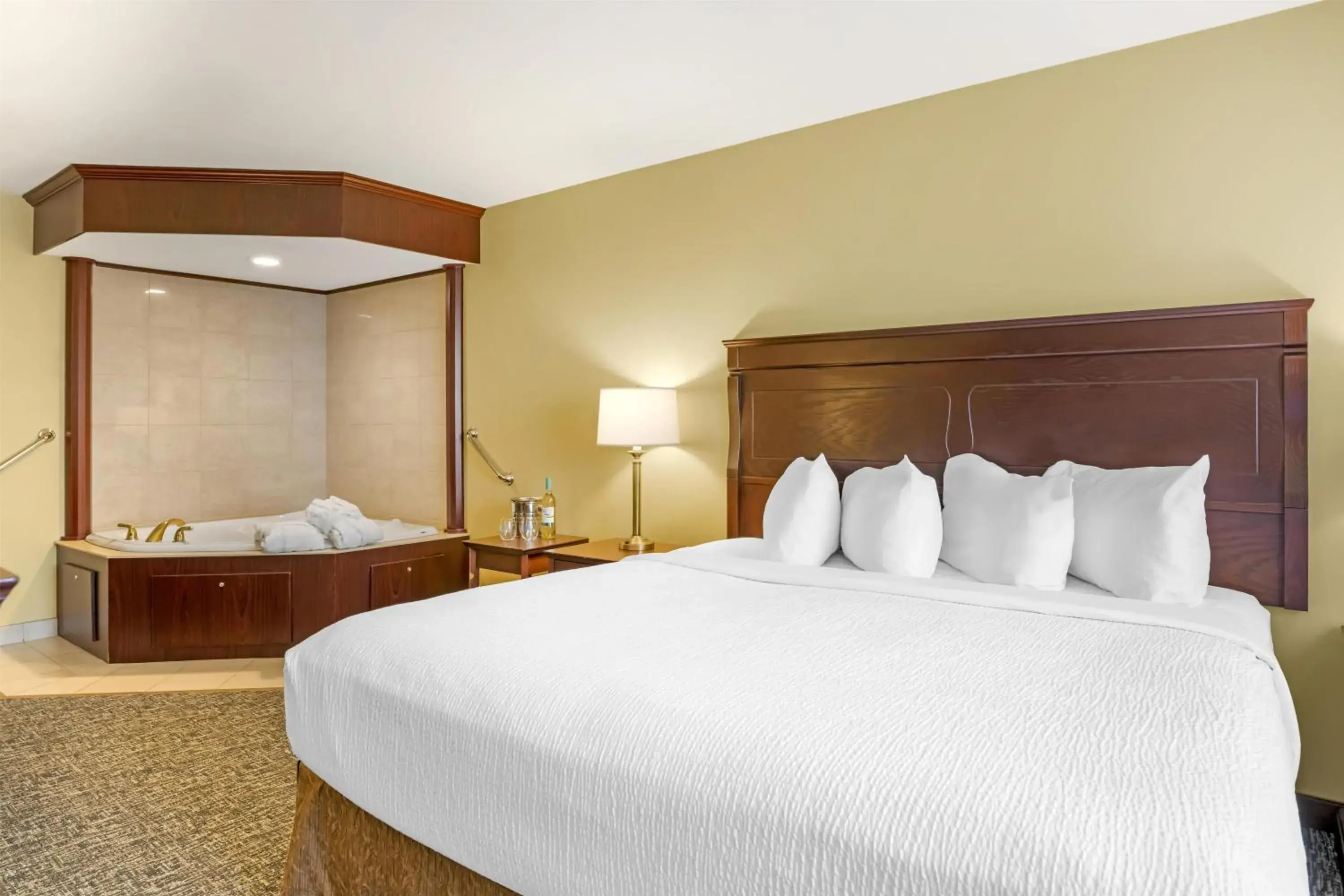 Bedroom, Bed in Best Western Plus Grand-Sault Hotel & Suites Bedroom, Bed in Best Western Plus Grand-Sault Hotel & Suites