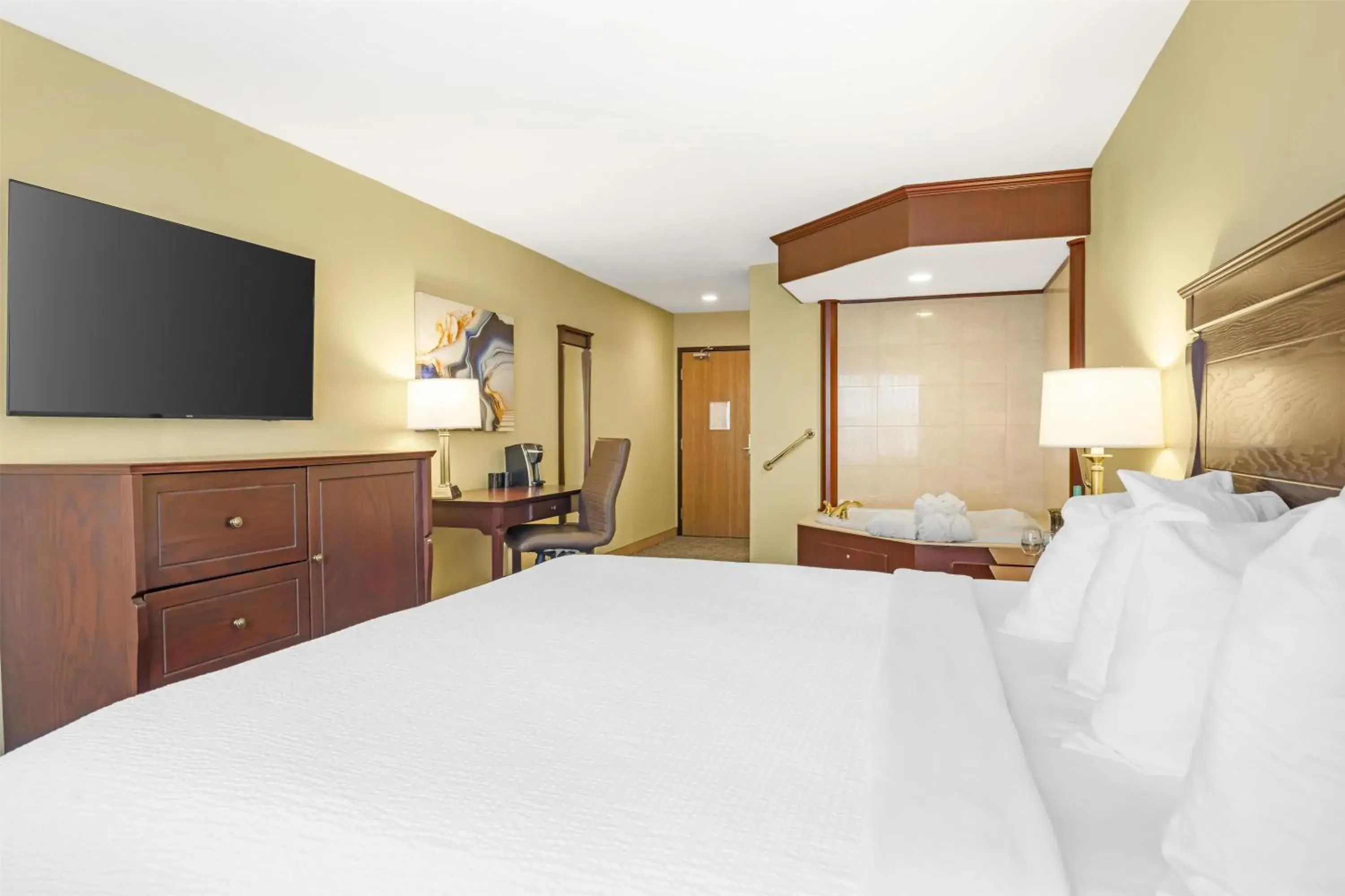 Bedroom, Bed in Best Western Plus Grand-Sault Hotel & Suites Bedroom, Bed in Best Western Plus Grand-Sault Hotel & Suites