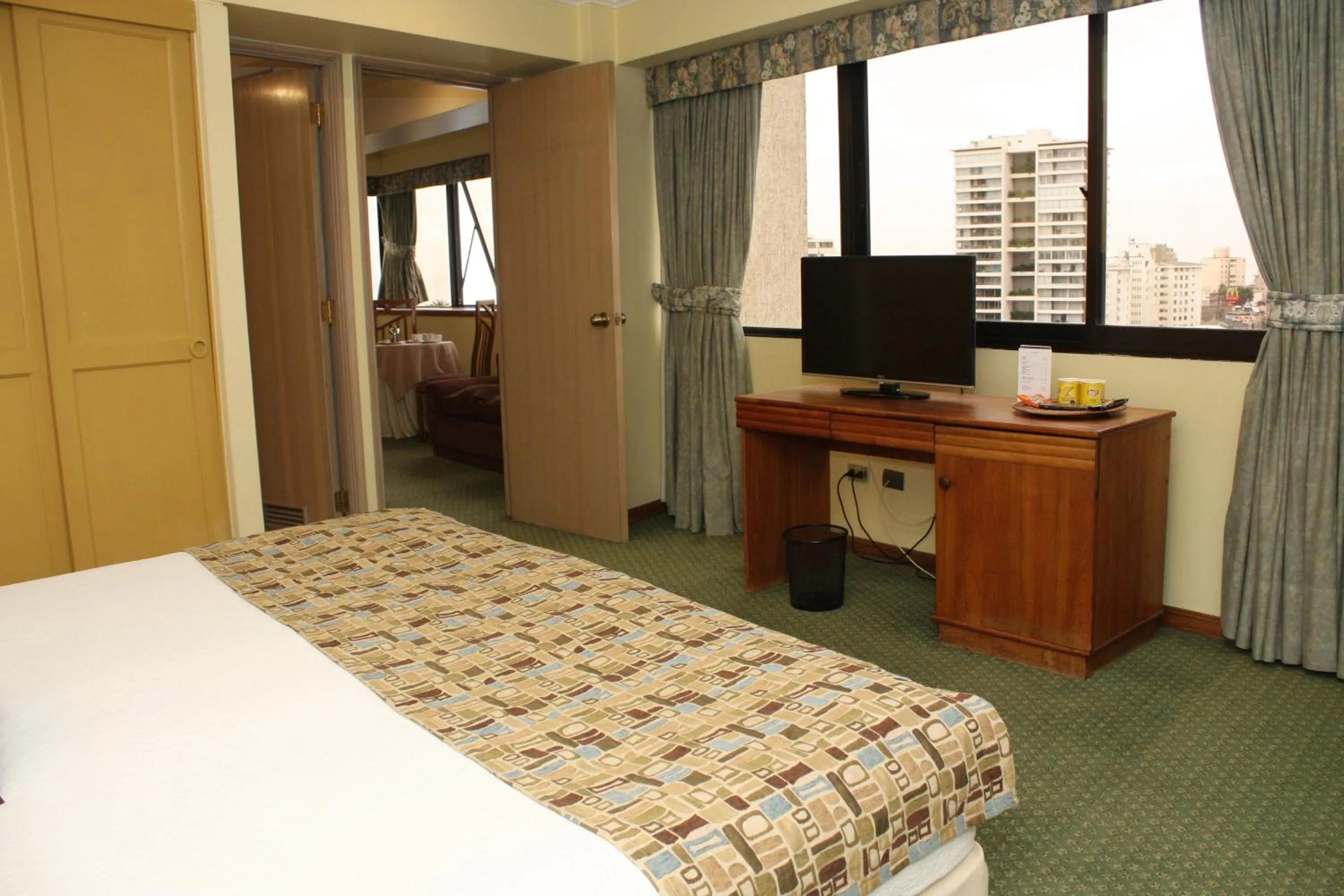Photo of the whole room, Bed in LRH Viña del Mar and Convention Center