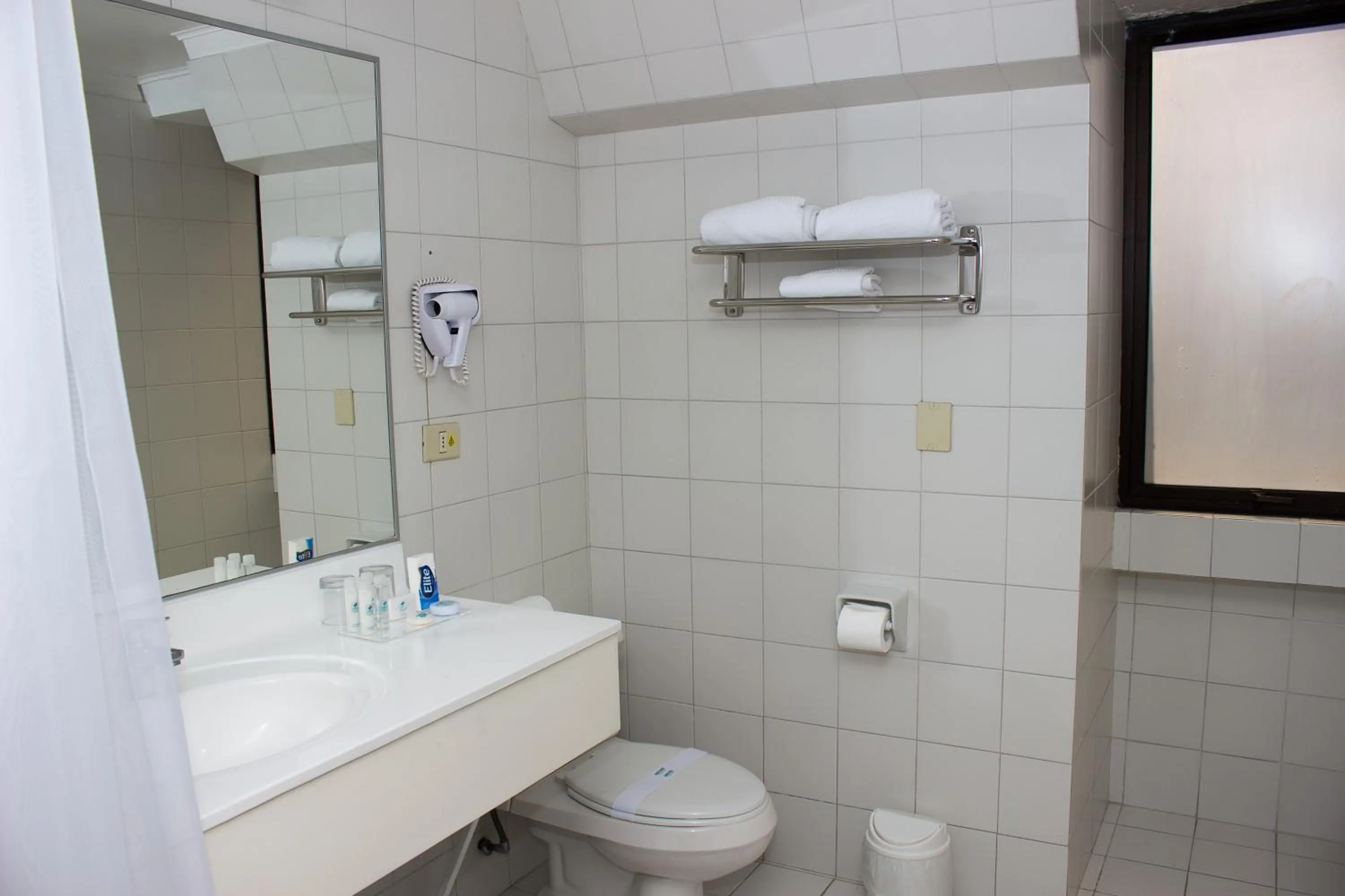 Bathroom in LRH Viña del Mar and Convention Center