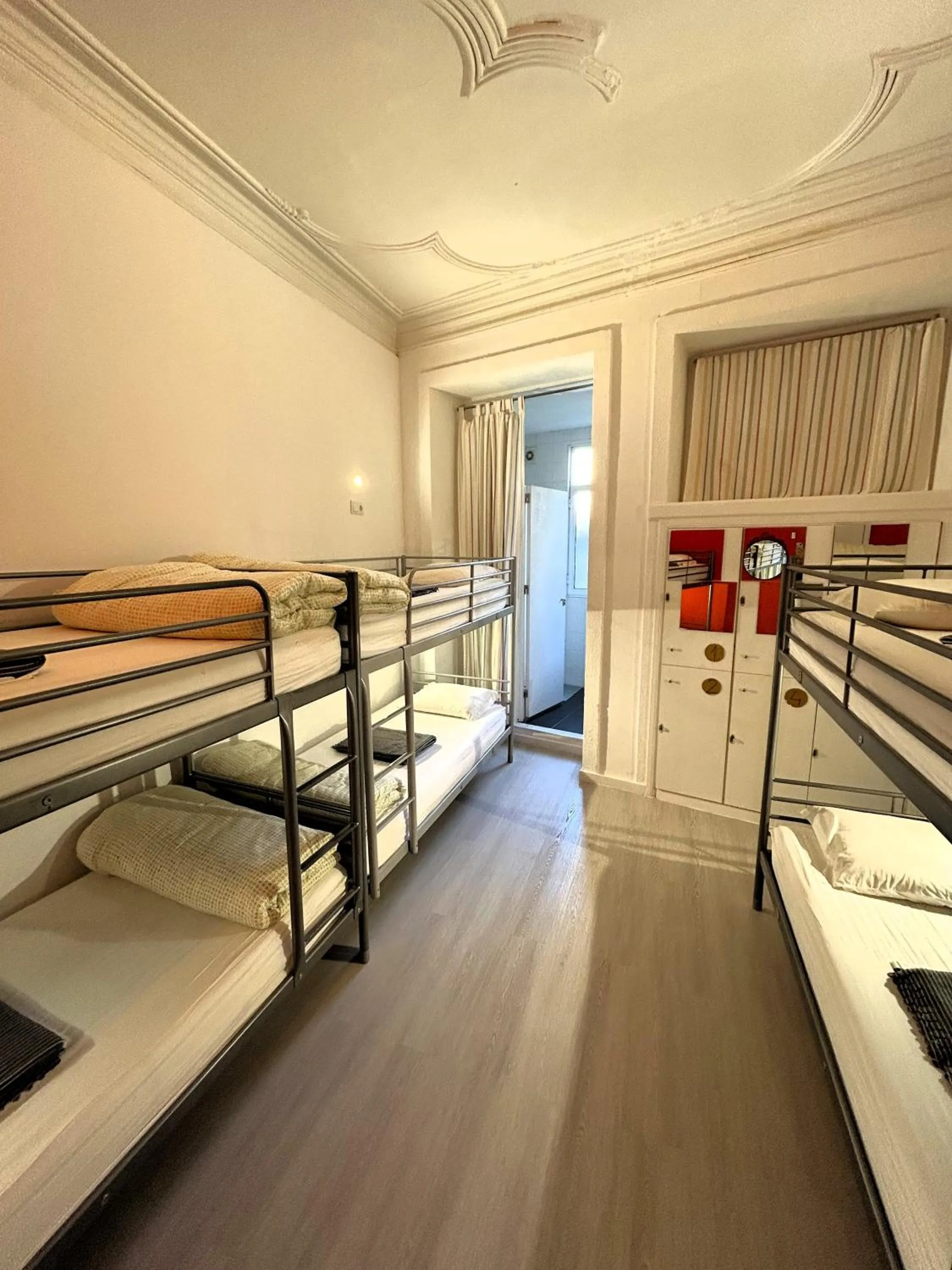 Bedroom, Bed in Porto Wine Hostel