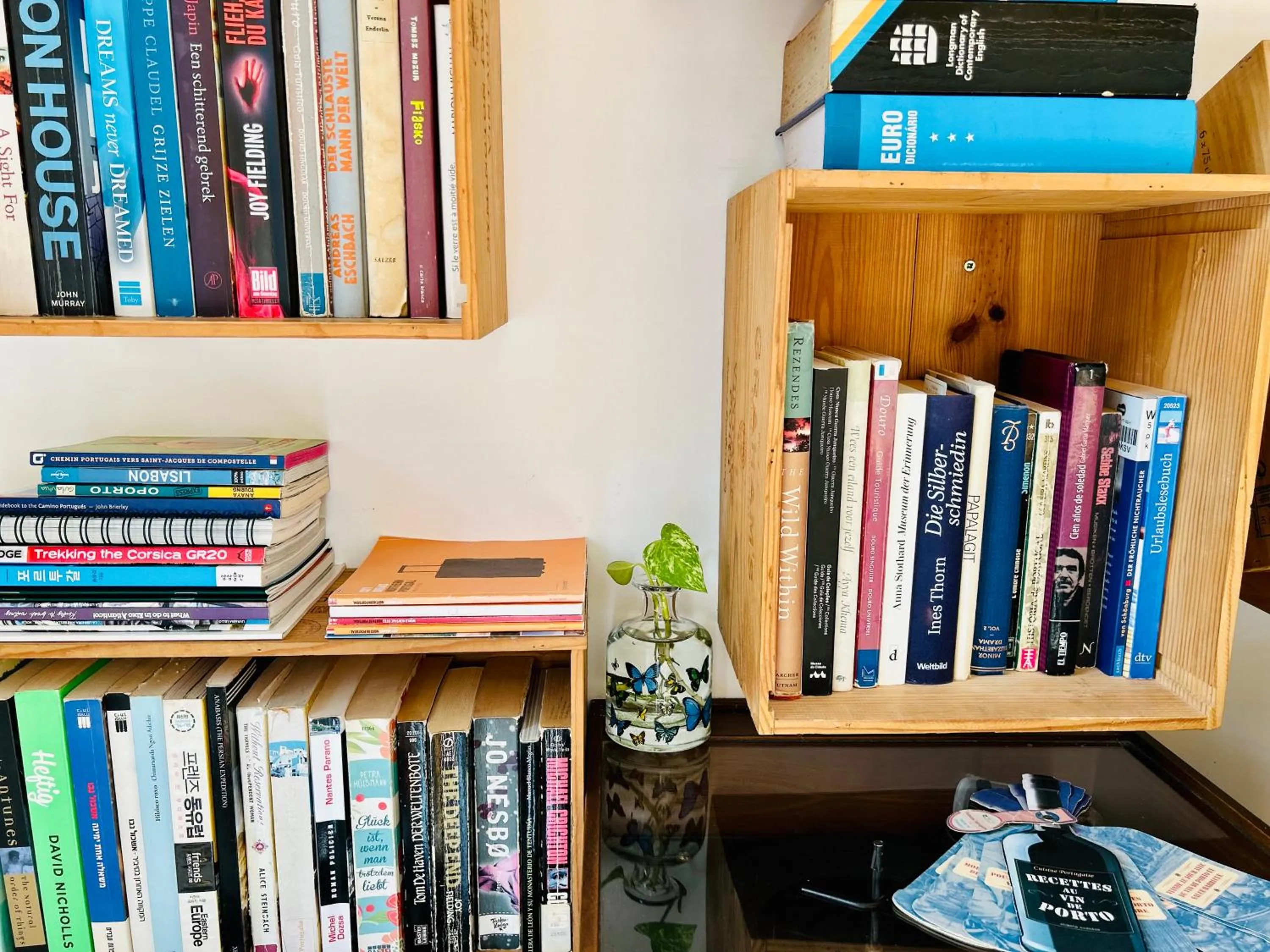 Library in Porto Wine Hostel