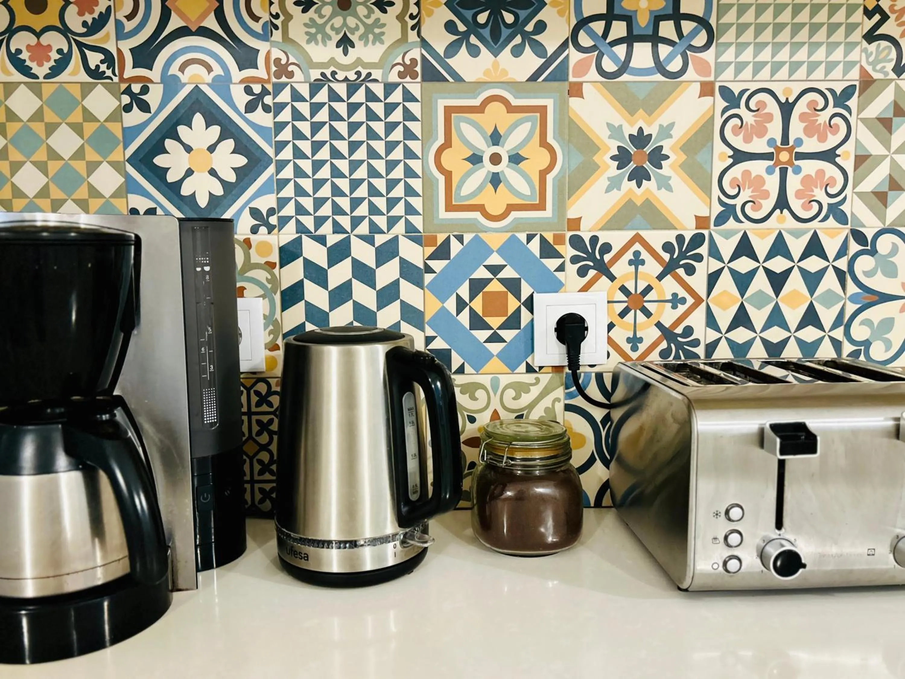 Coffee/tea facilities in Porto Wine Hostel