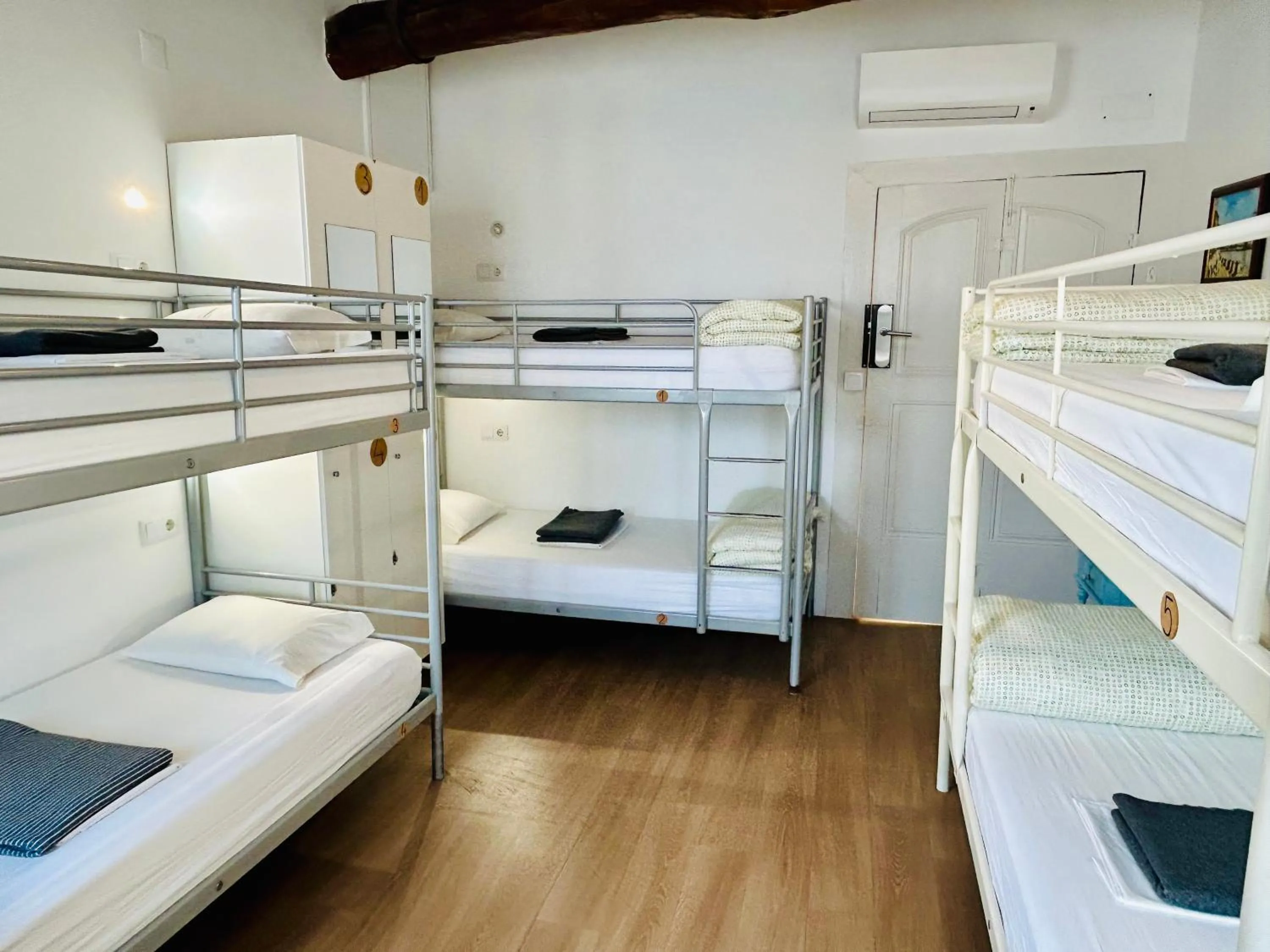 Bedroom, Bed in Porto Wine Hostel