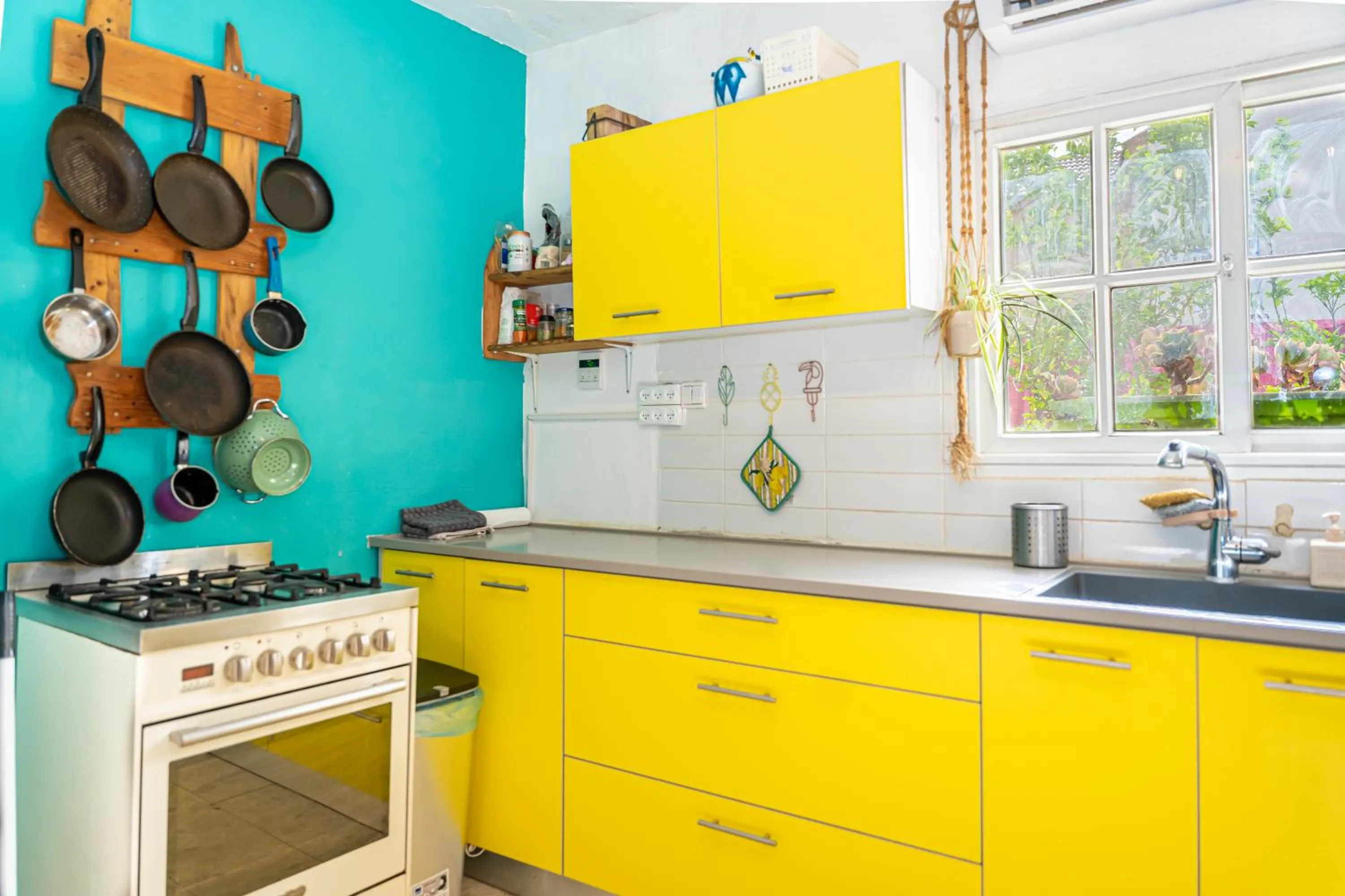 Communal kitchen in The White Hill Guesthouse