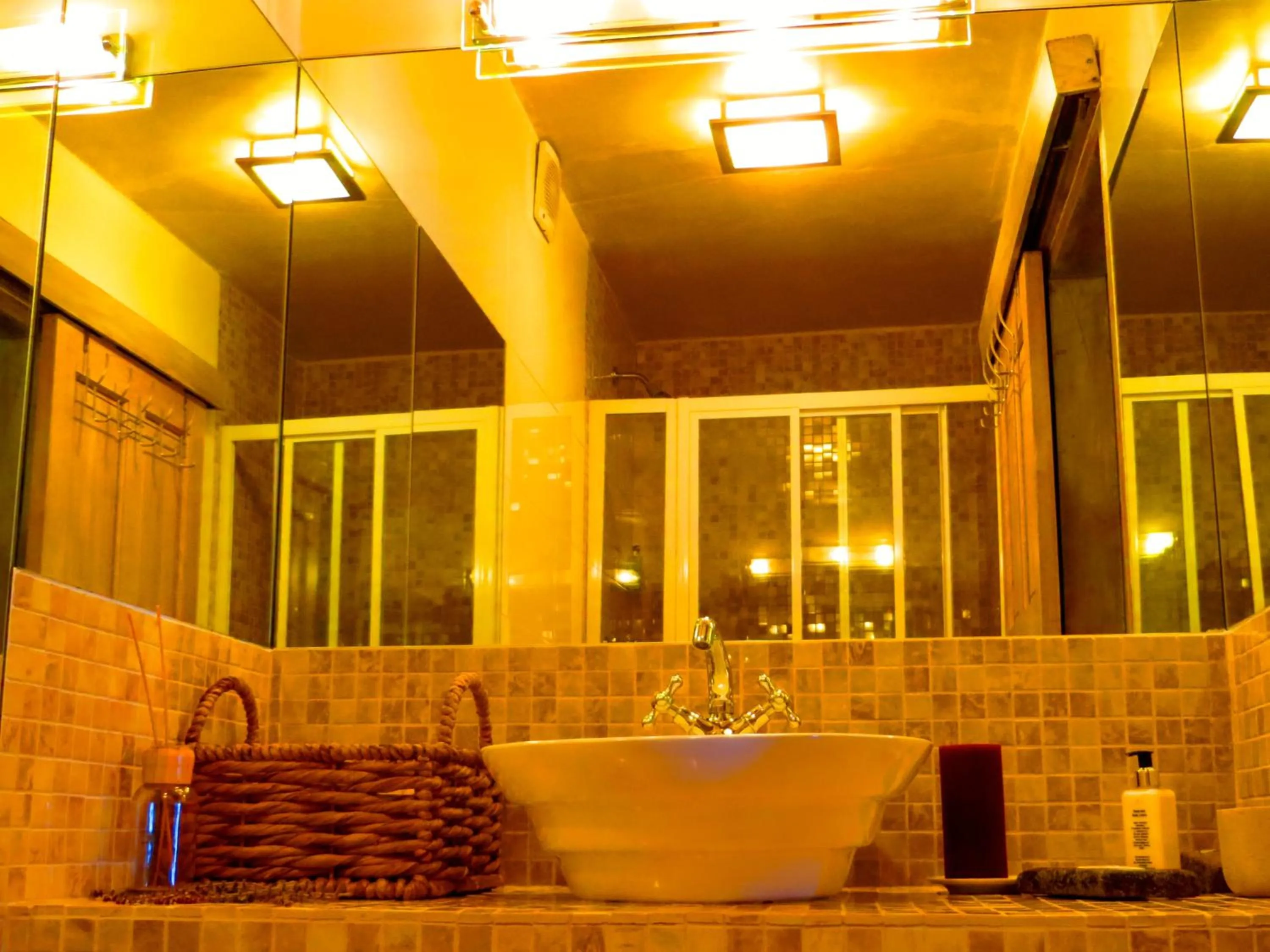 Shower in Boutique@10