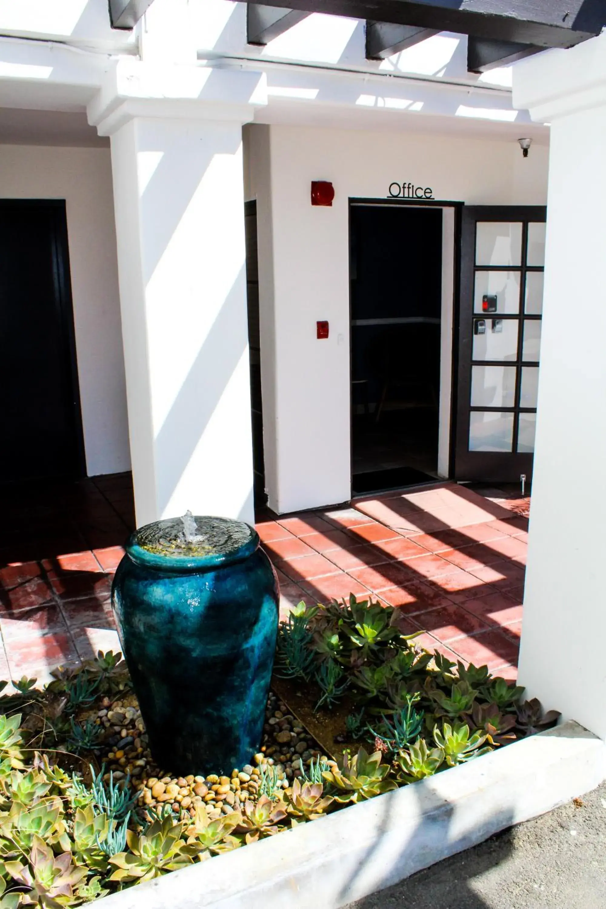 Facade/entrance in The Surfbreak Hotel Facade/entrance in The Surfbreak Hotel