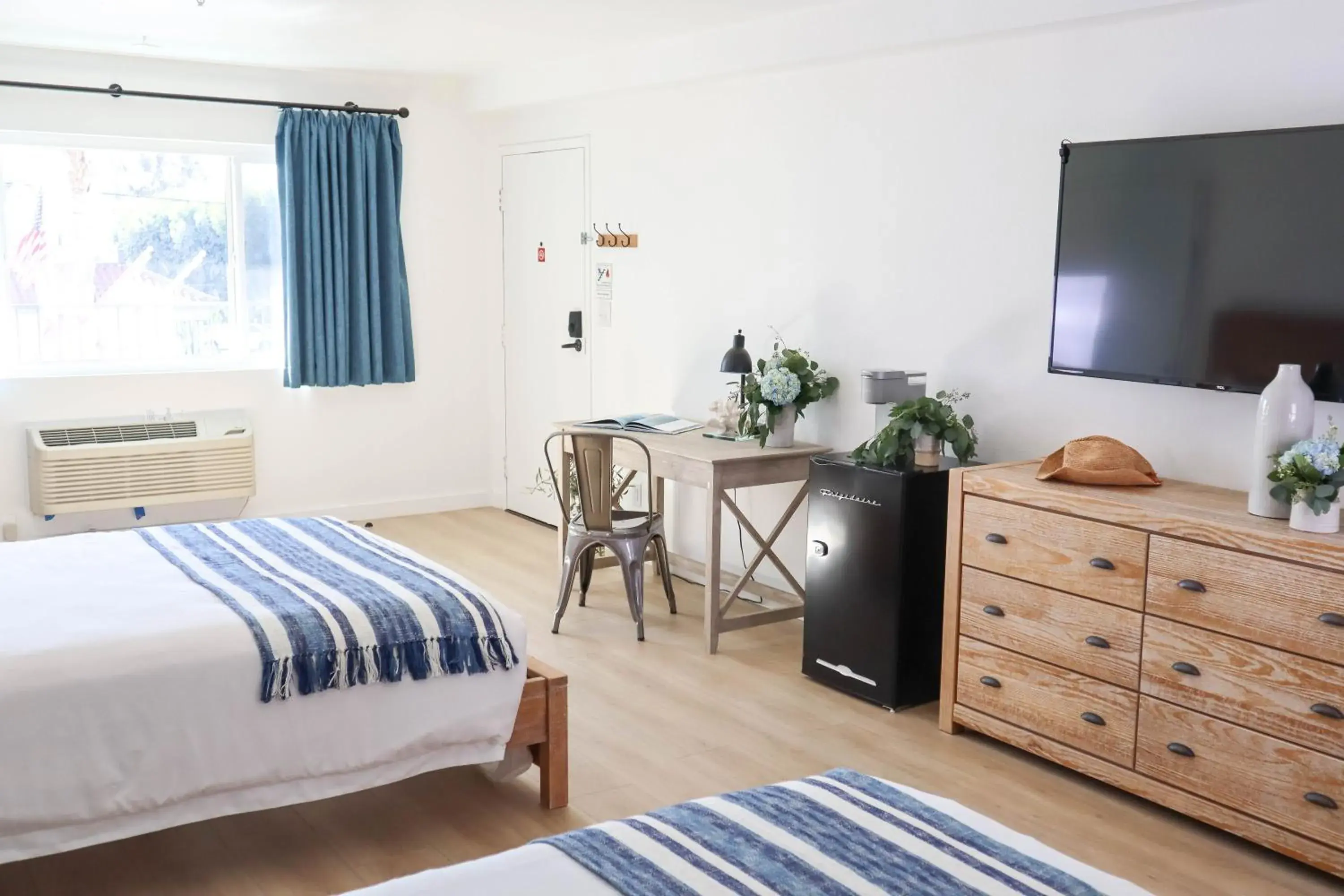 Bed in The Surfbreak Hotel Bed in The Surfbreak Hotel