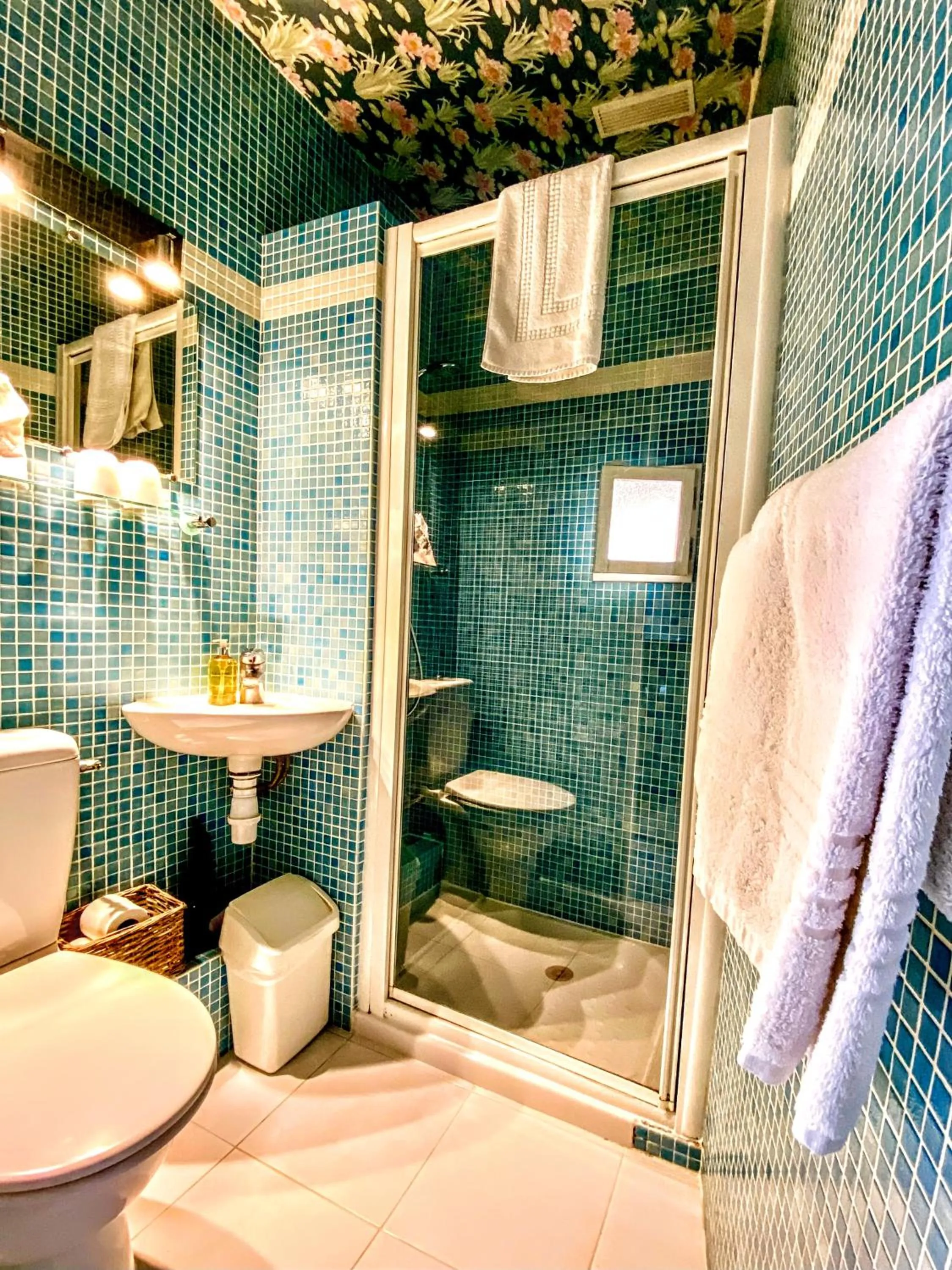 Bathroom in La Lanterne Chambres d'Hotes