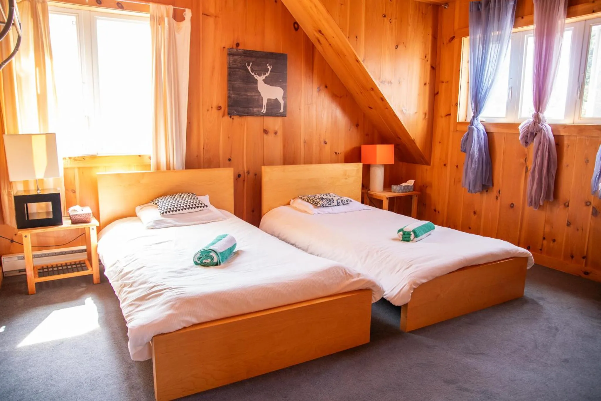 Bed in Auberge Couleurs de France