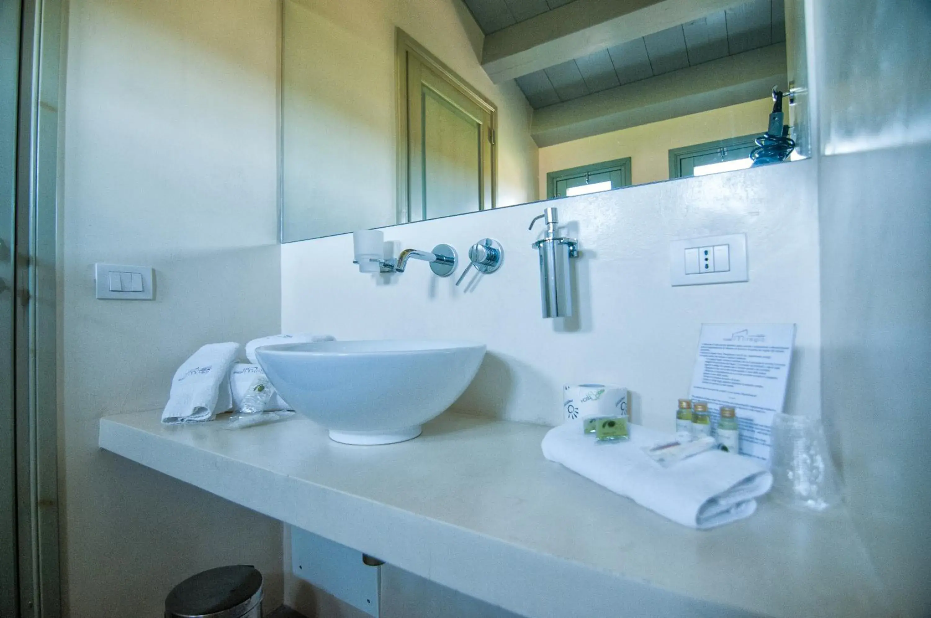 Spring, Bathroom in Relais Casina Miregia