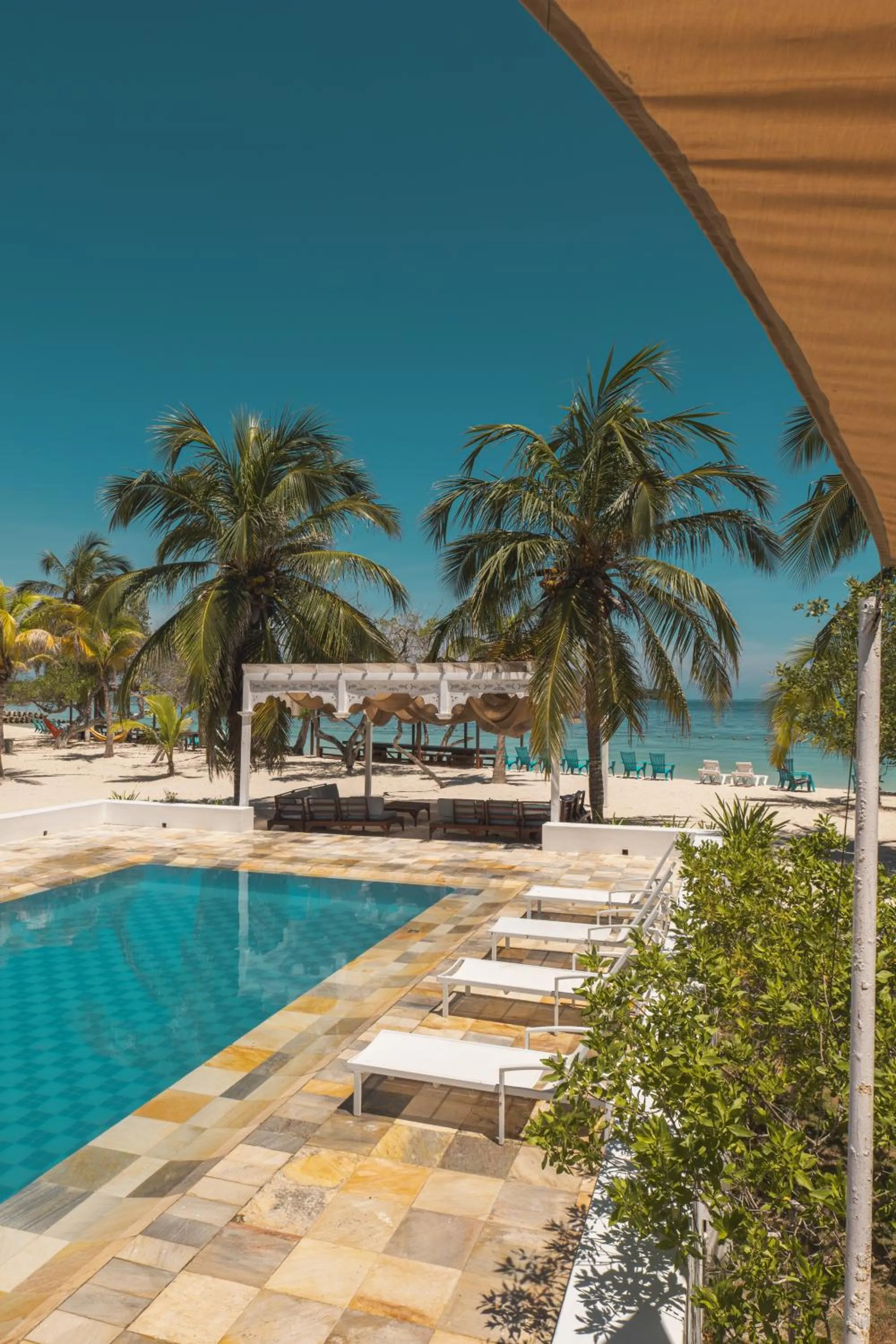 Swimming pool in Hotel Agua Azul Beach Resort