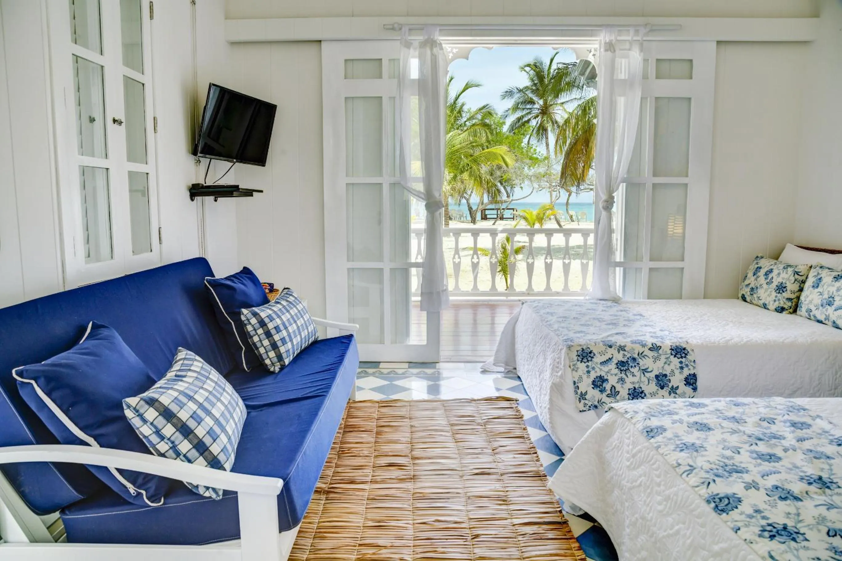 Bedroom, Bed in Hotel Agua Azul Beach Resort