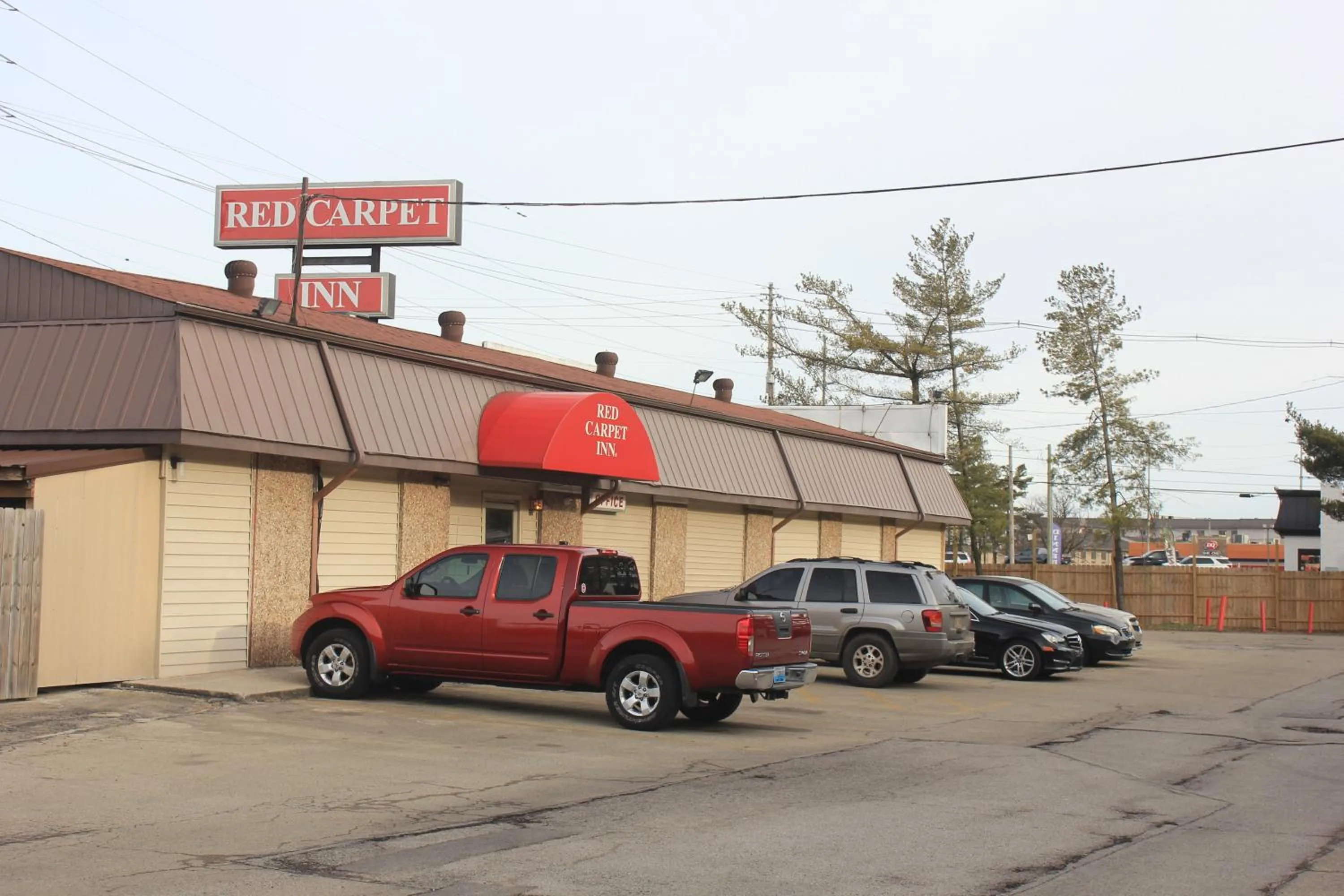 Parking in Red Carpet Inn - Louisville