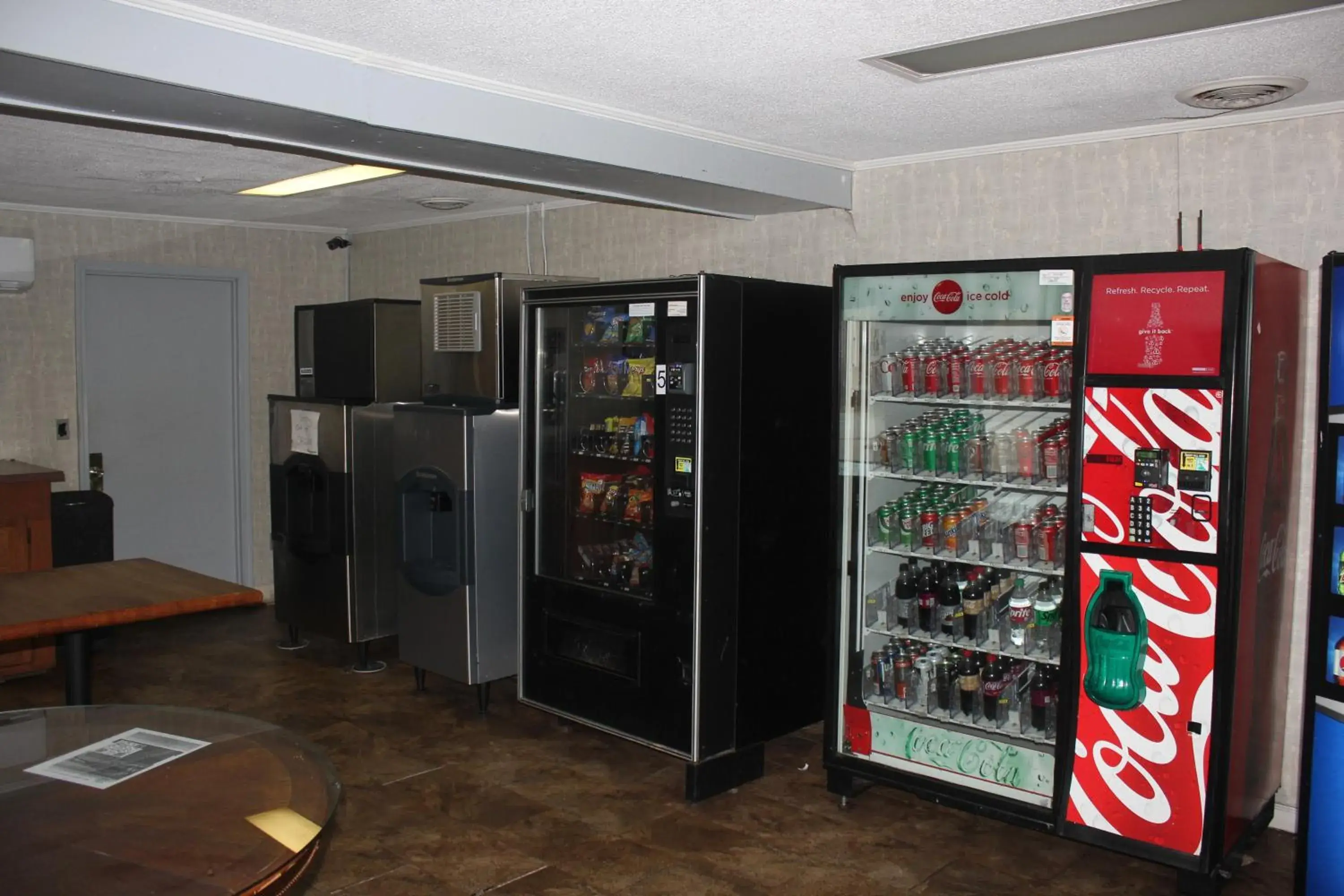 vending machine in Red Carpet Inn - Louisville