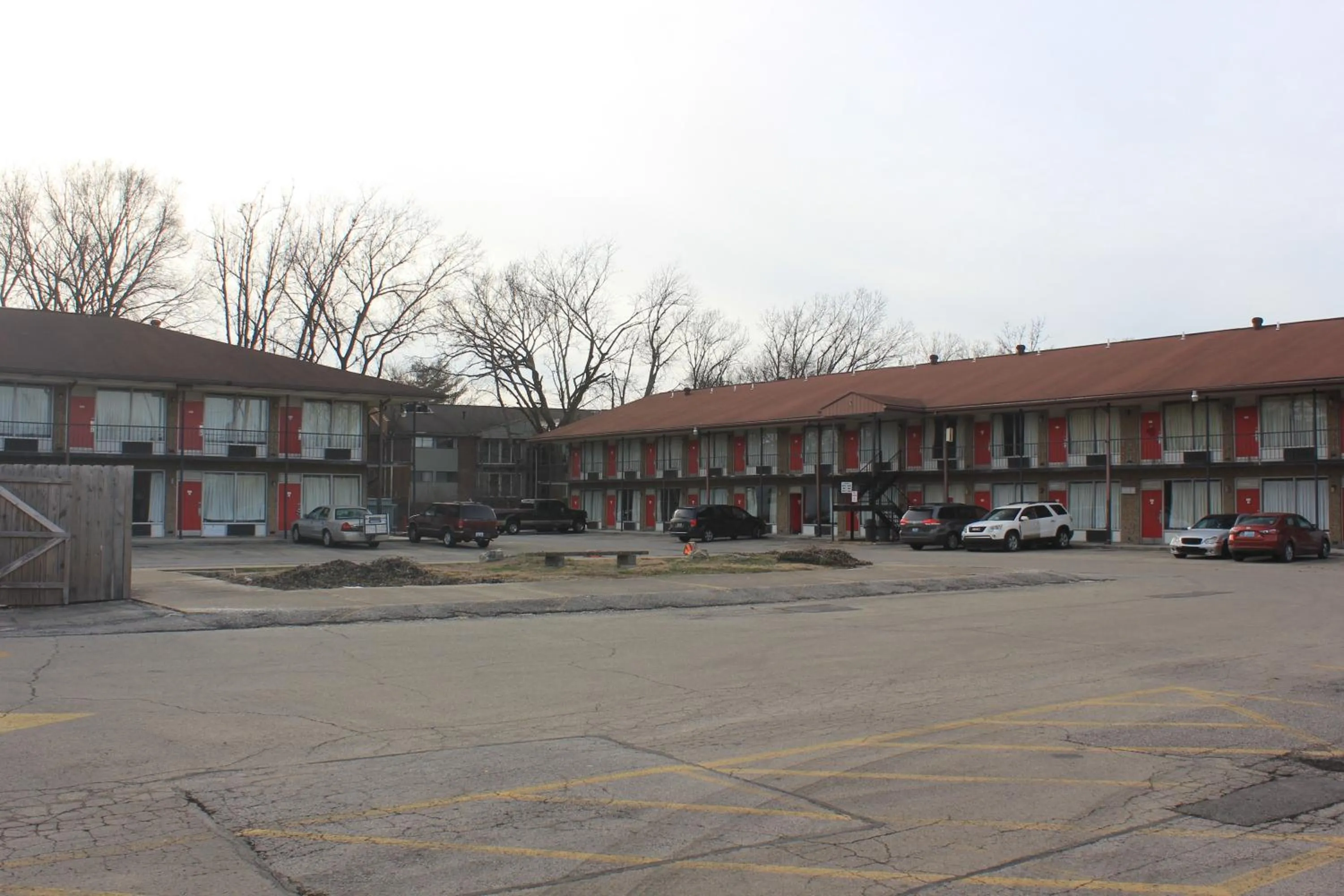 Property building in Red Carpet Inn - Louisville
