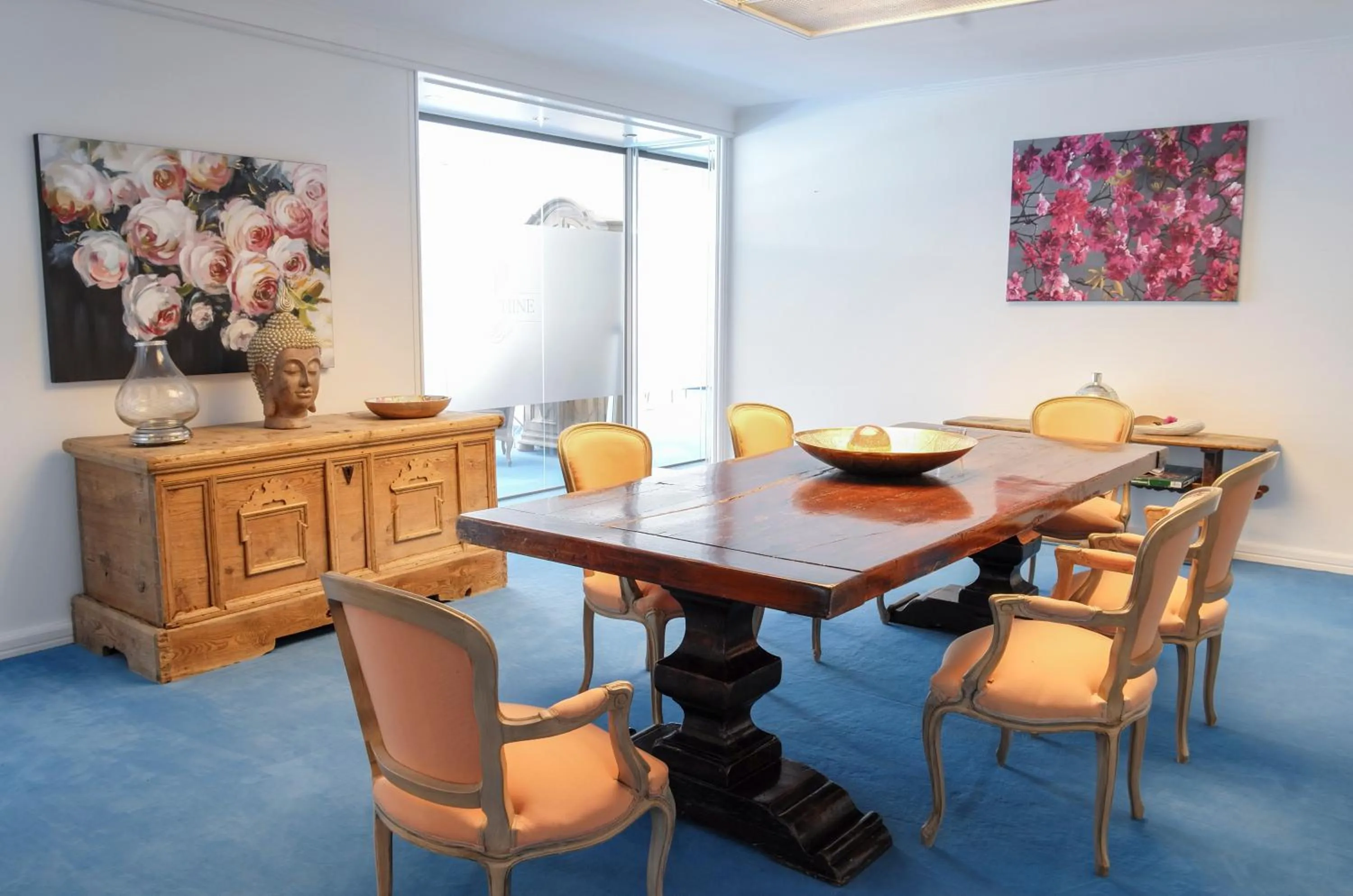 Business facilities in Adolphine Garden