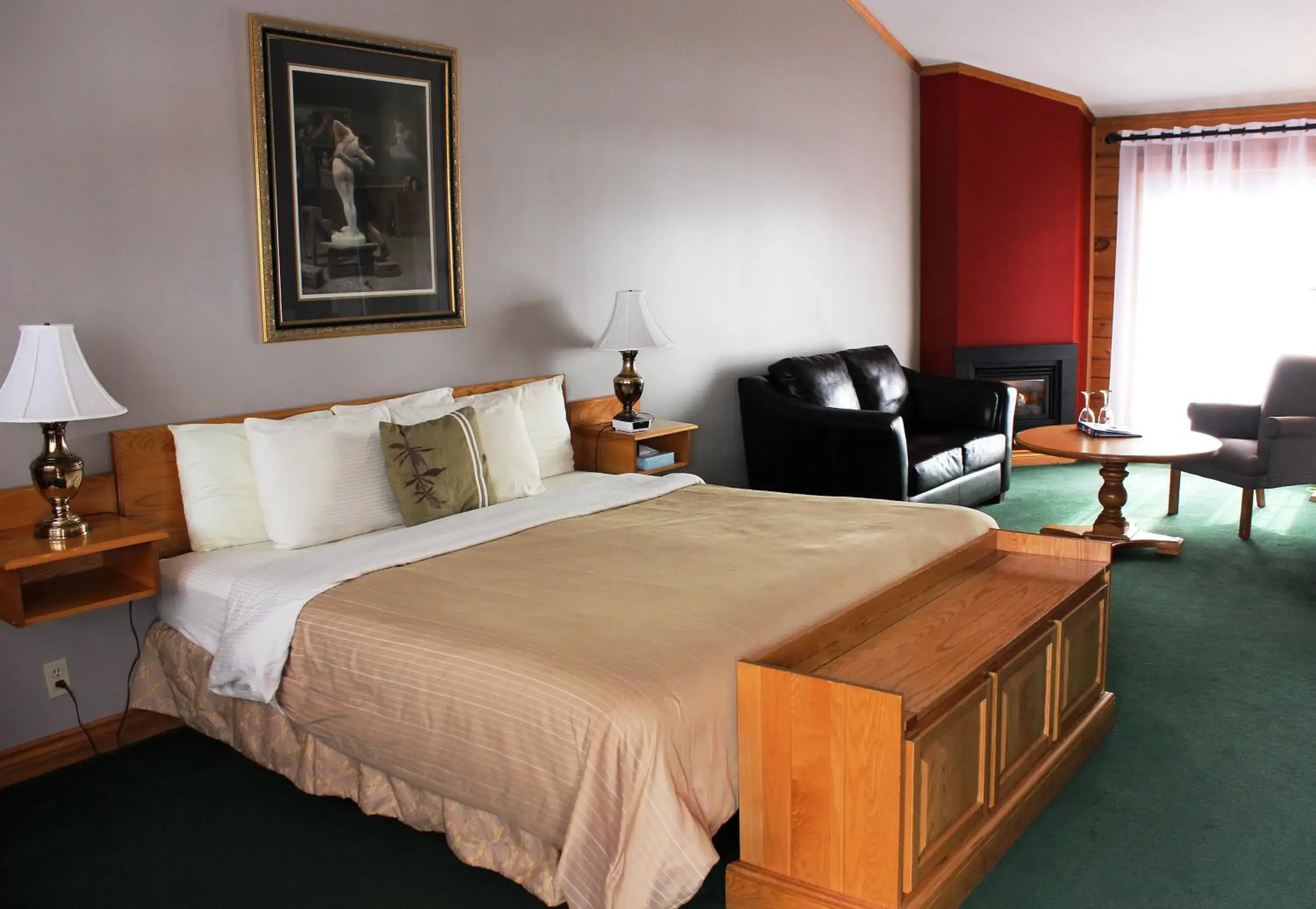 King Suite with Fireplace in Sunset Inn King Suite with Fireplace in Sunset Inn