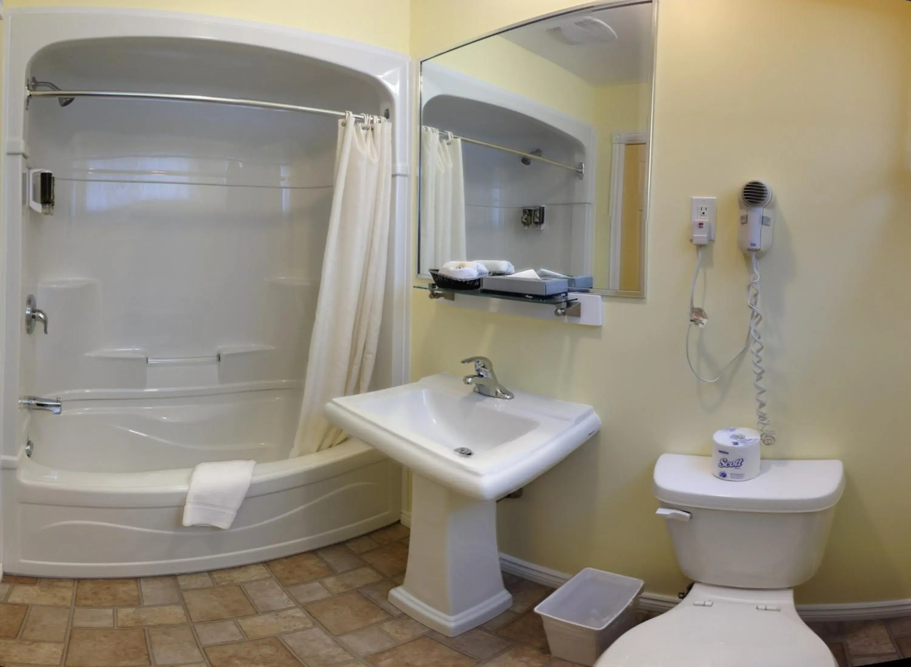 Queen Room in Sunset Inn Queen Room in Sunset Inn