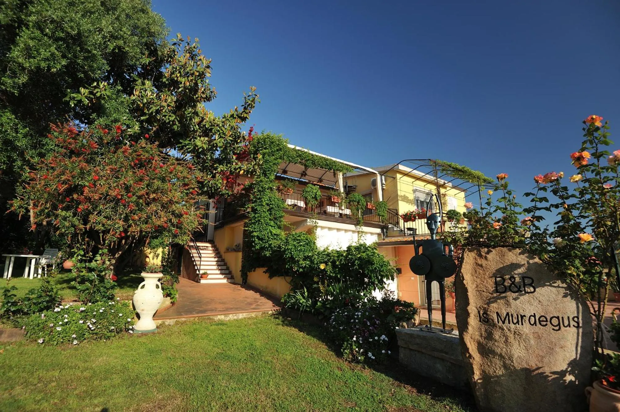 Facade/entrance in B&B Is Murdegus