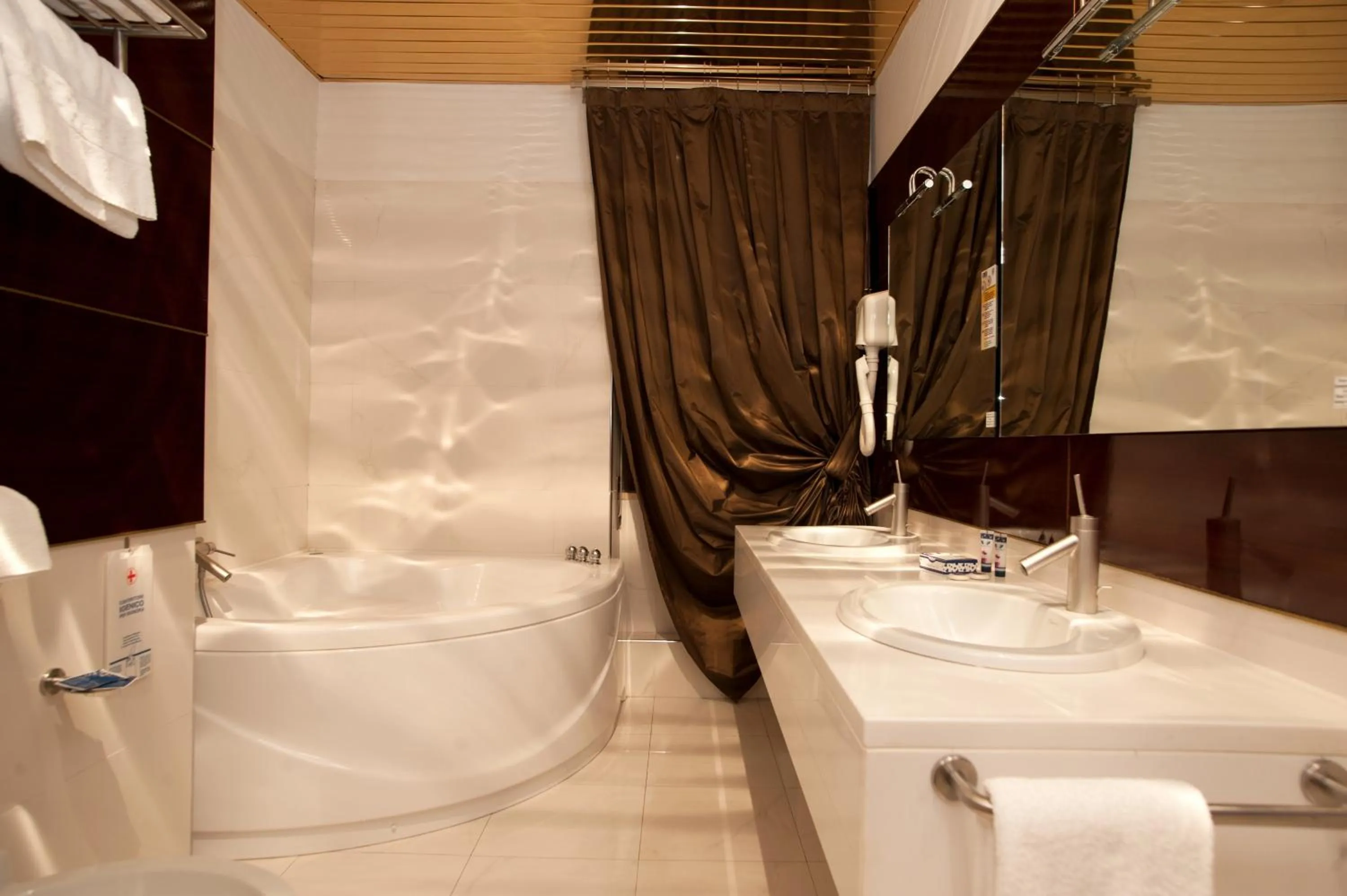 Bathroom in Hotel Valentino