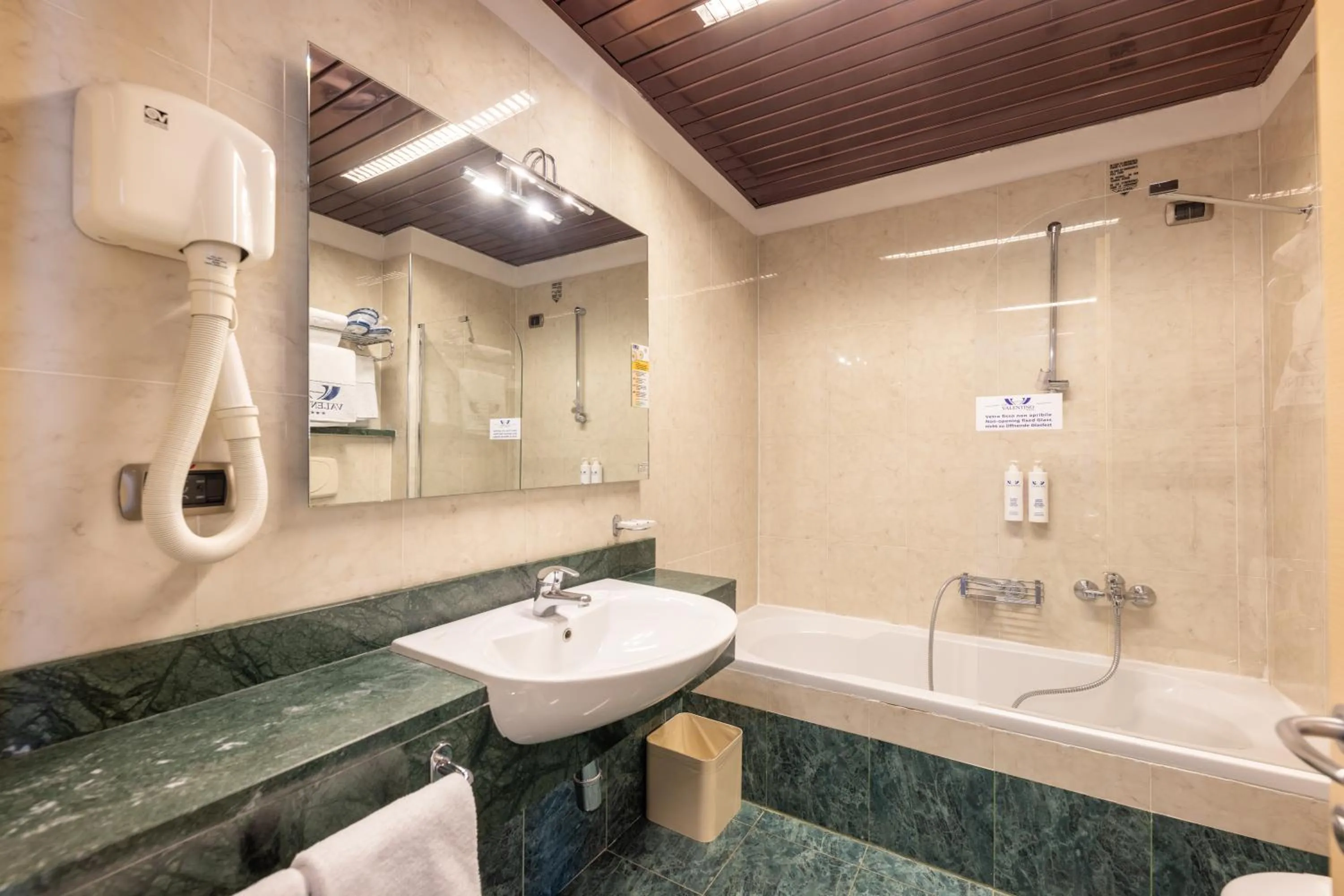 Bathroom in Hotel Valentino