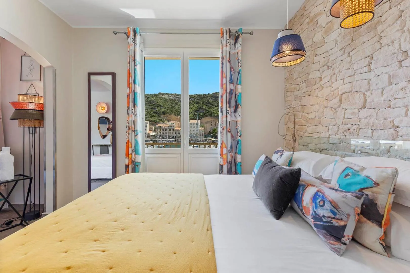 Photo of the whole room, Bed in Solemare