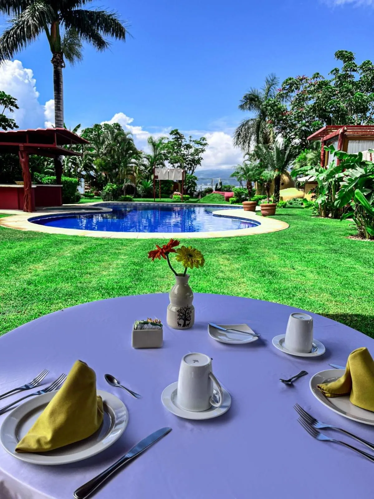 Restaurant/places to eat in El Chante Spa Hotel