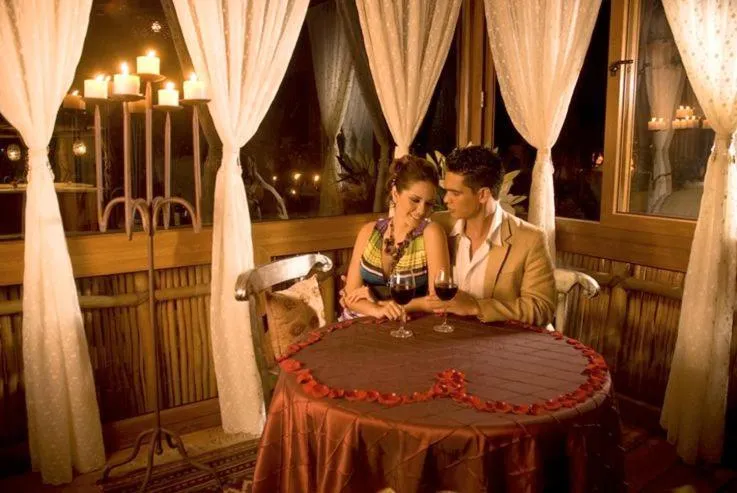 Restaurant/places to eat in El Chante Spa Hotel