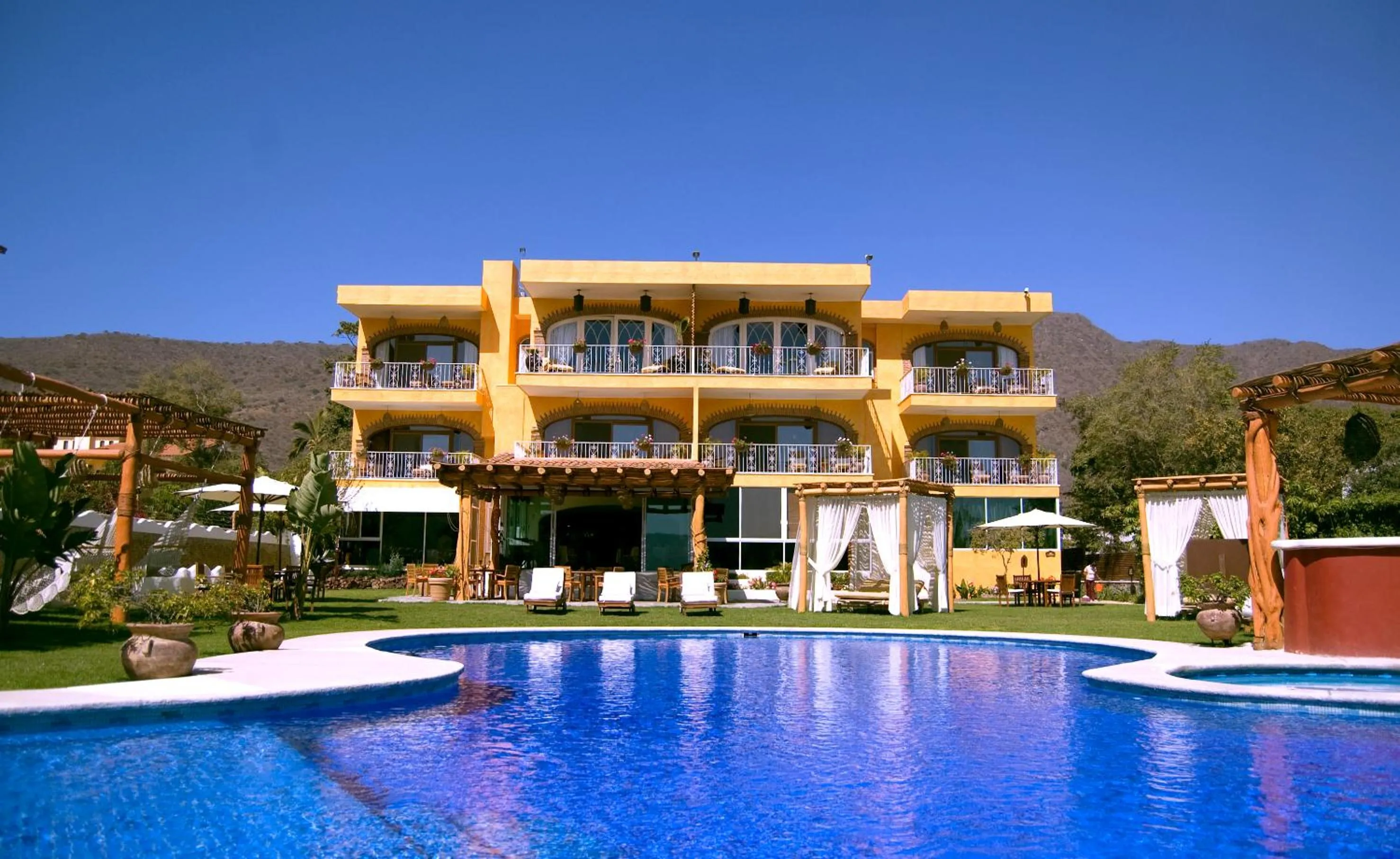 Facade/entrance in El Chante Spa Hotel