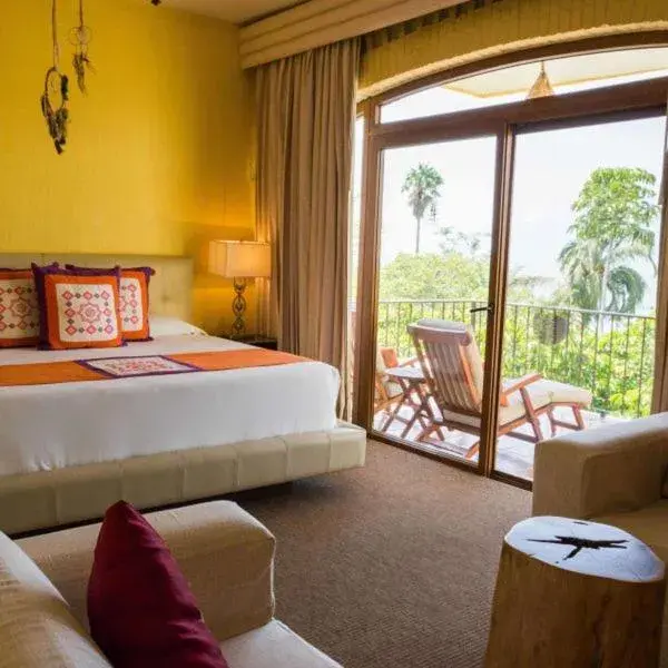 Suite with Lake View in El Chante Spa Hotel Suite with Lake View in El Chante Spa Hotel