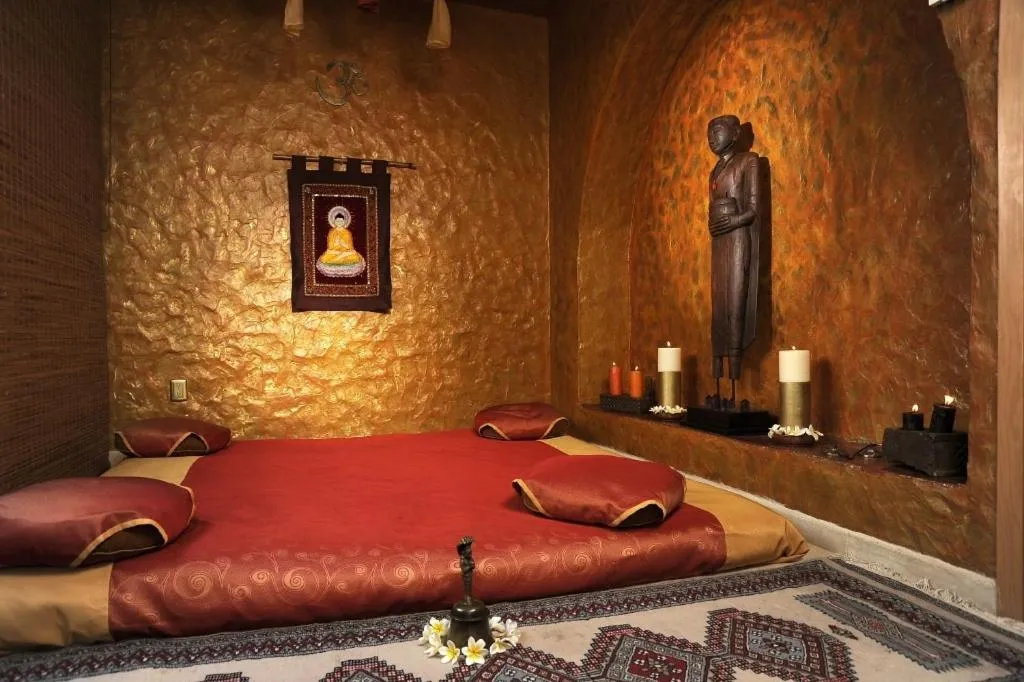 Bed in El Chante Spa Hotel