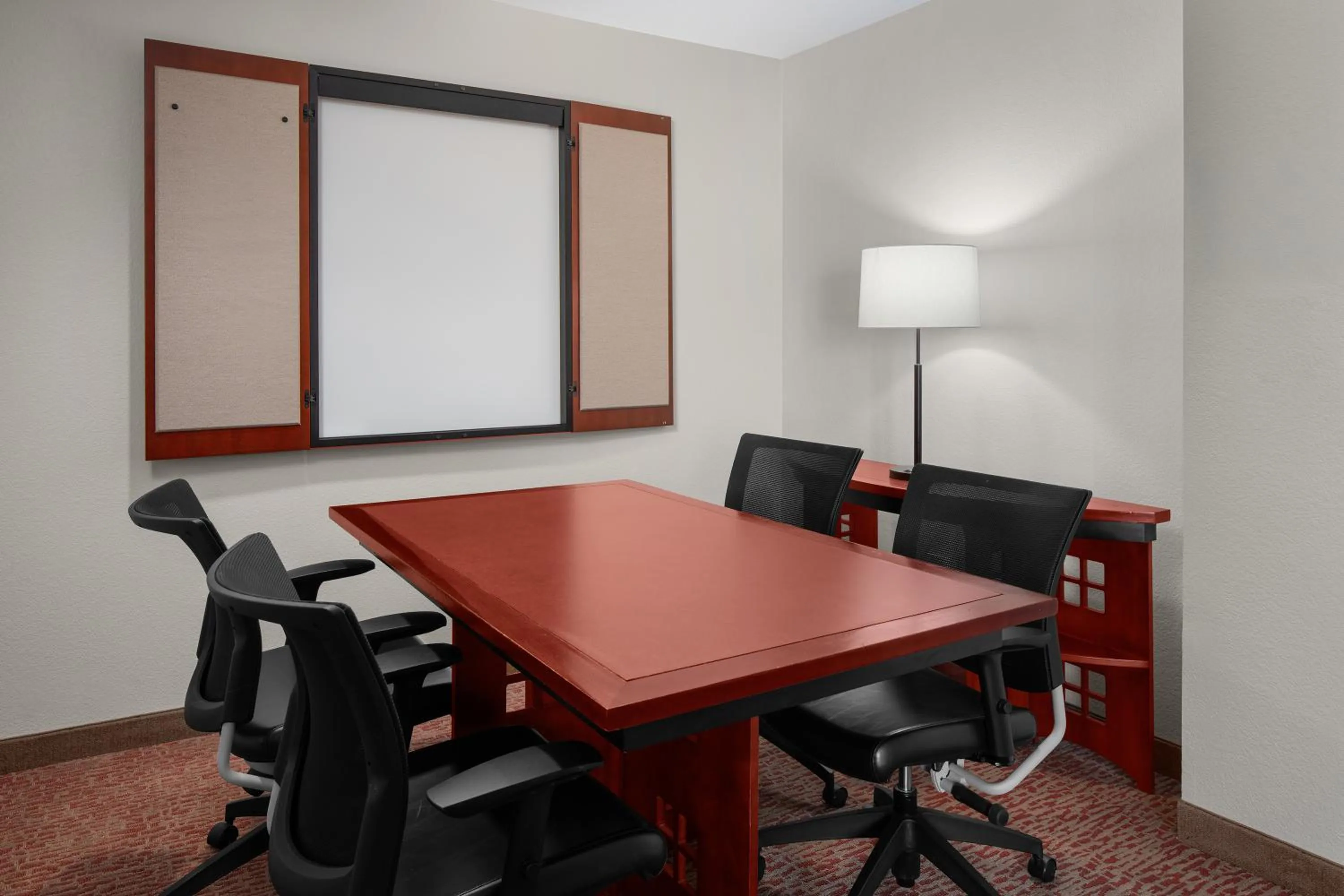 Living room in Larkspur Landing Extended Stay Suites South San Francisco