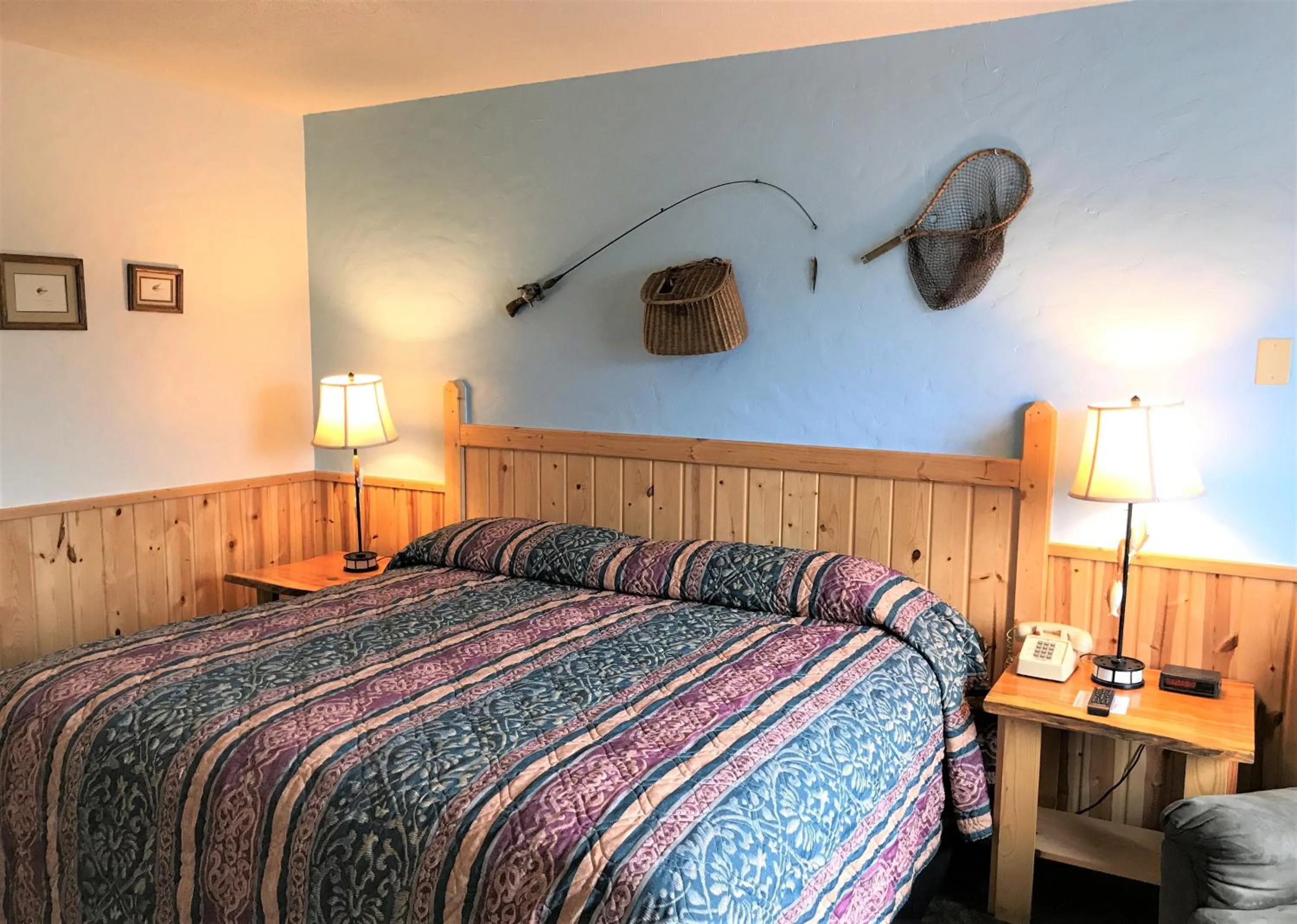Bed in Northwoods Inn & Suites Minocqua