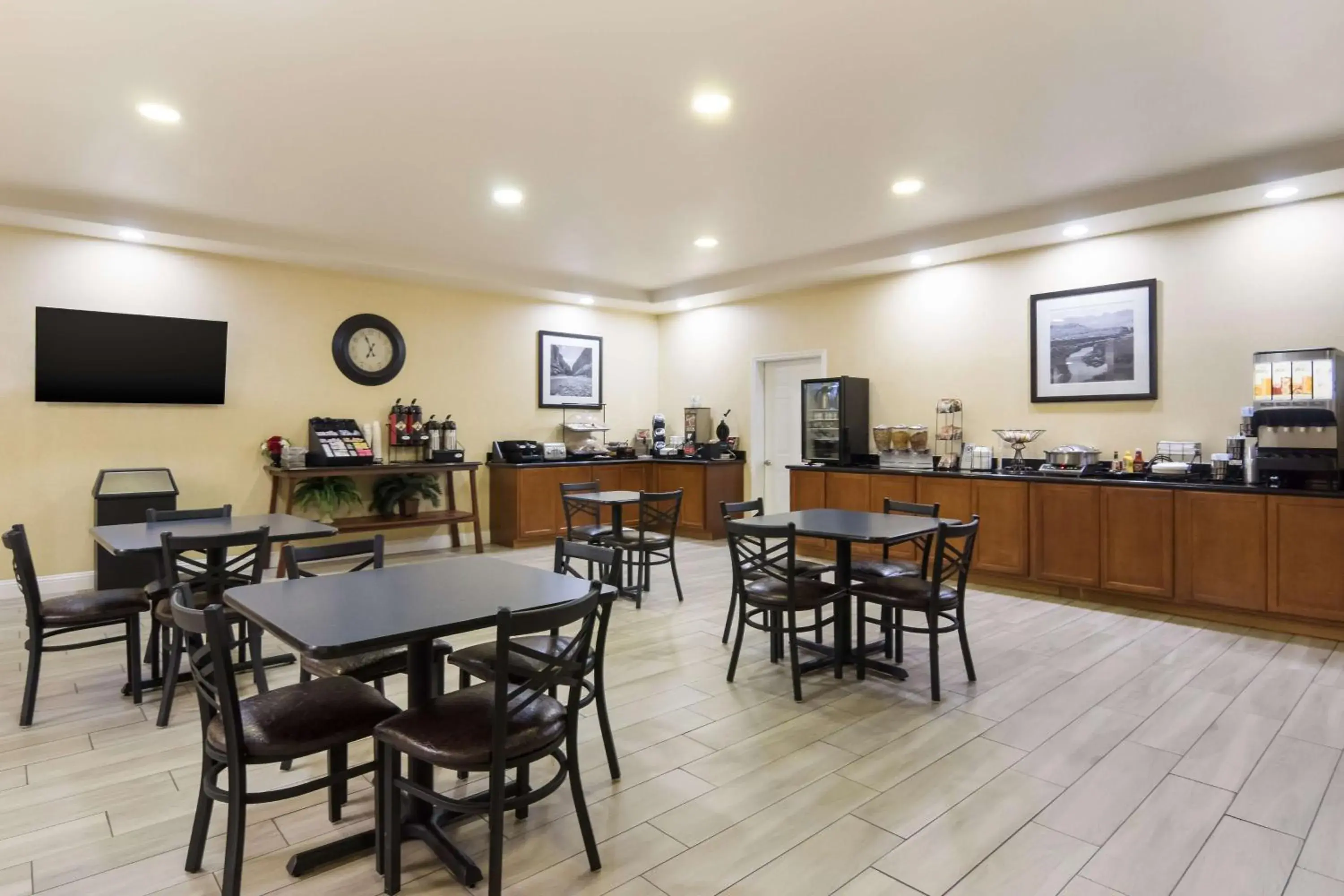 Breakfast in Best Western Comanche Inn Breakfast in Best Western Comanche Inn