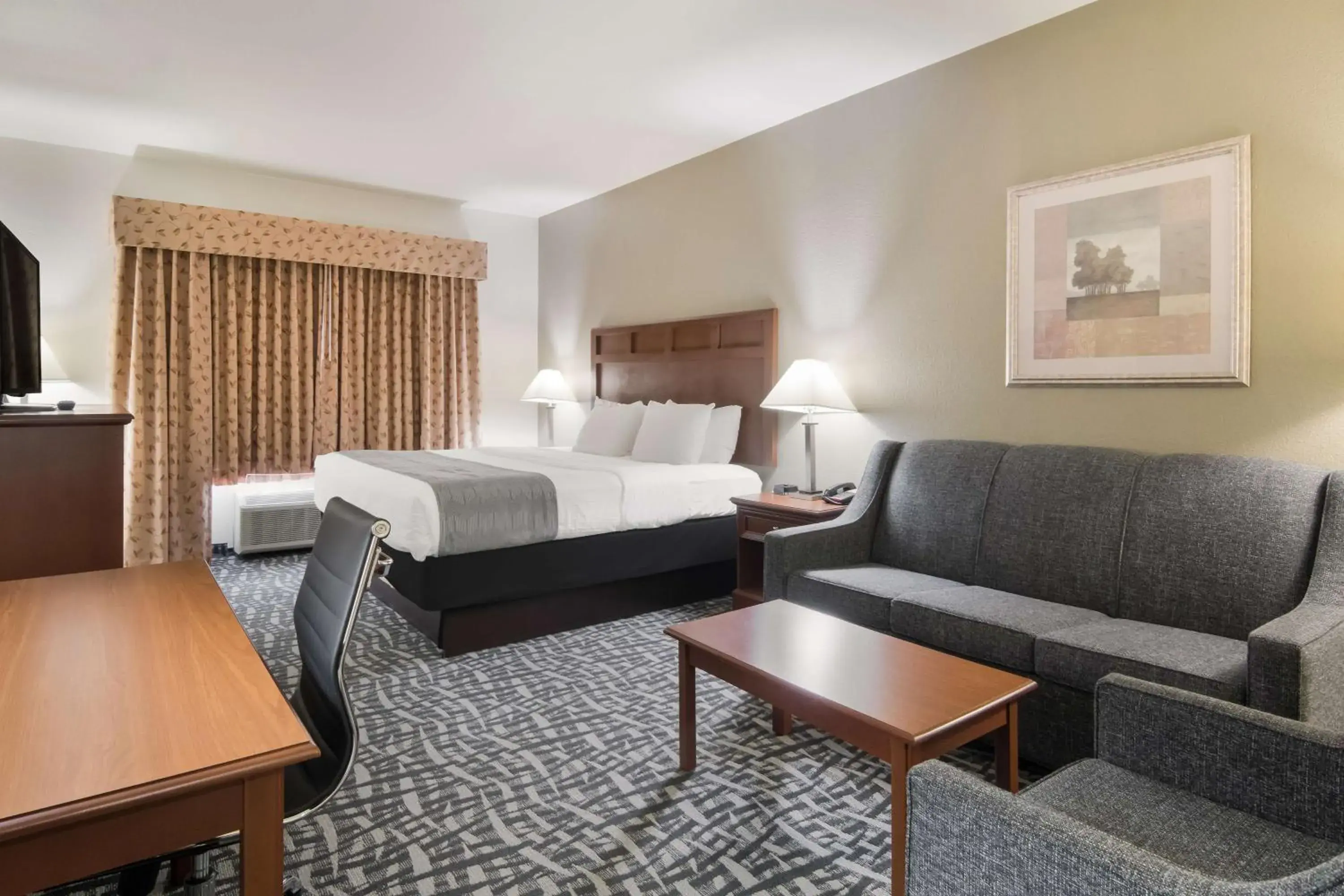 Photo of the whole room, Bed in Best Western Comanche Inn Photo of the whole room, Bed in Best Western Comanche Inn