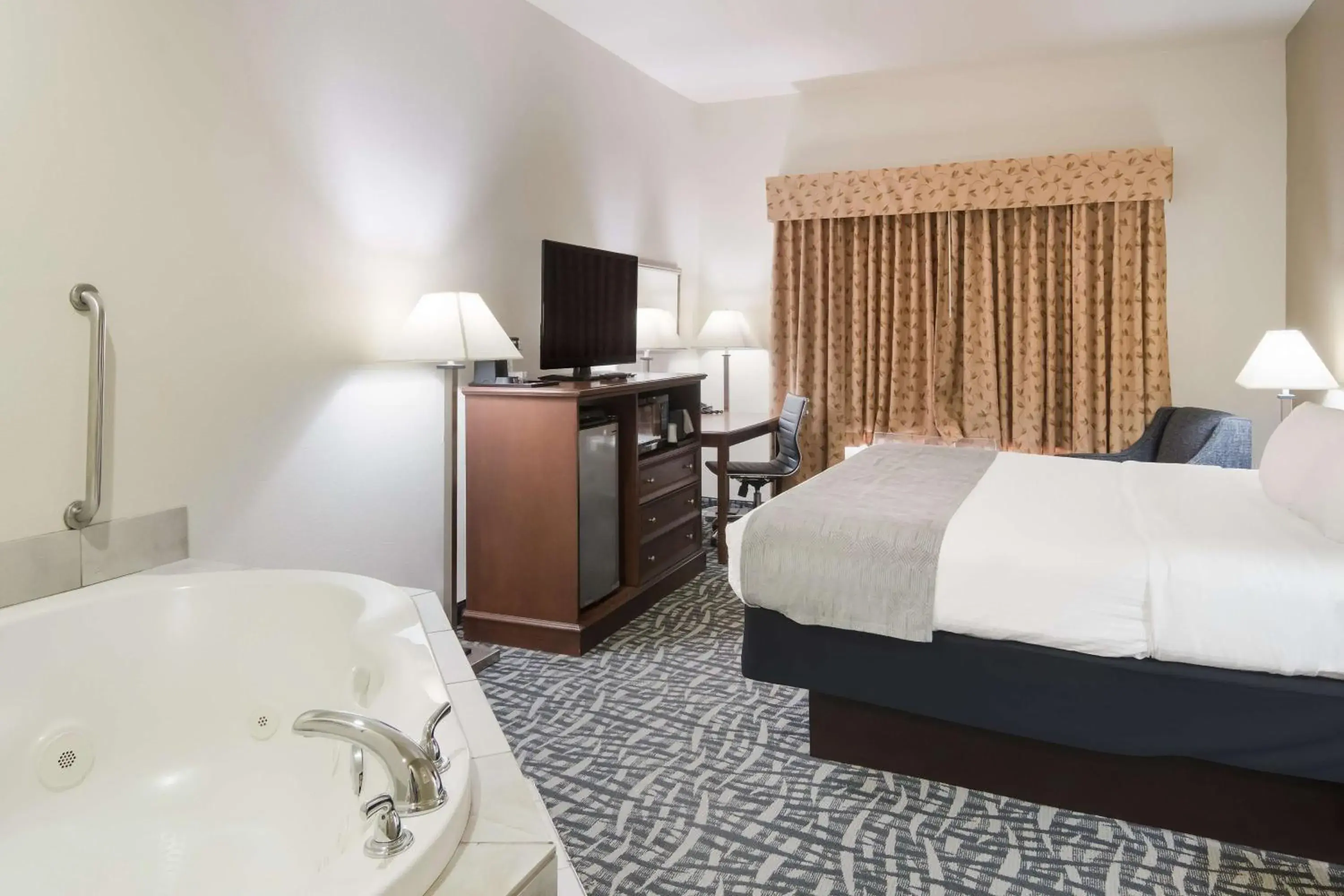 Bedroom, Bed in Best Western Comanche Inn Bedroom, Bed in Best Western Comanche Inn