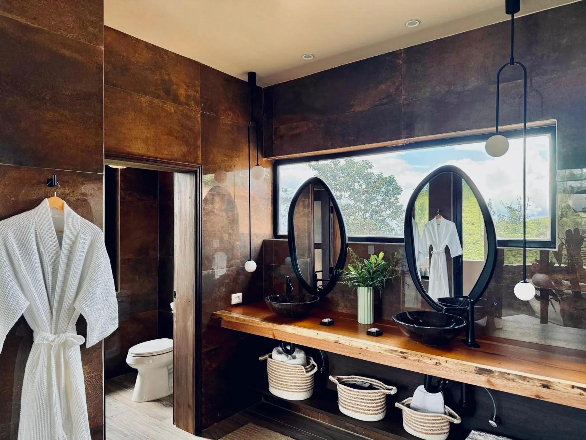 Toilet in Hidden Valley Wilderness Lodge