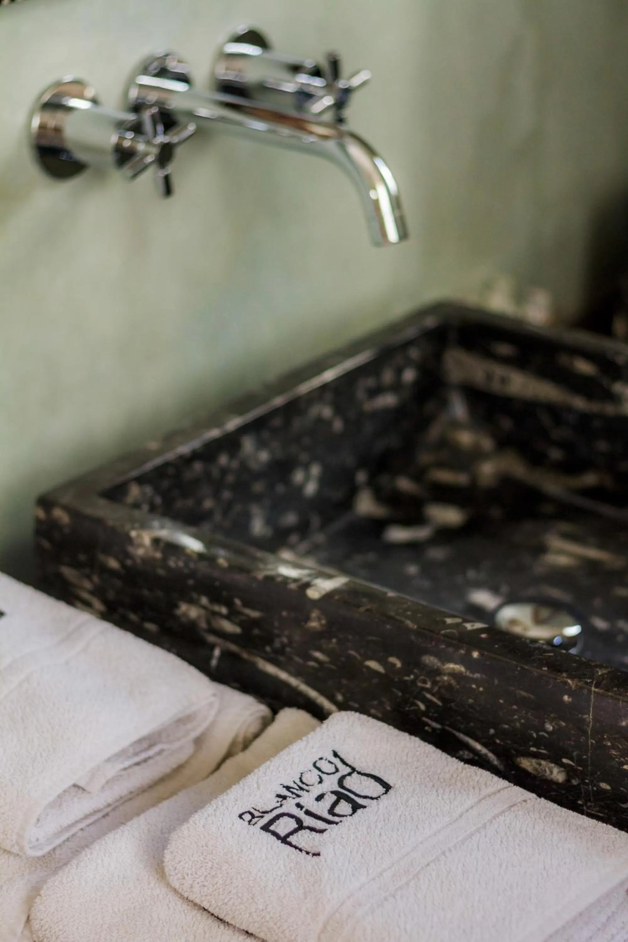 Bathroom in Hotel Blanco Riad