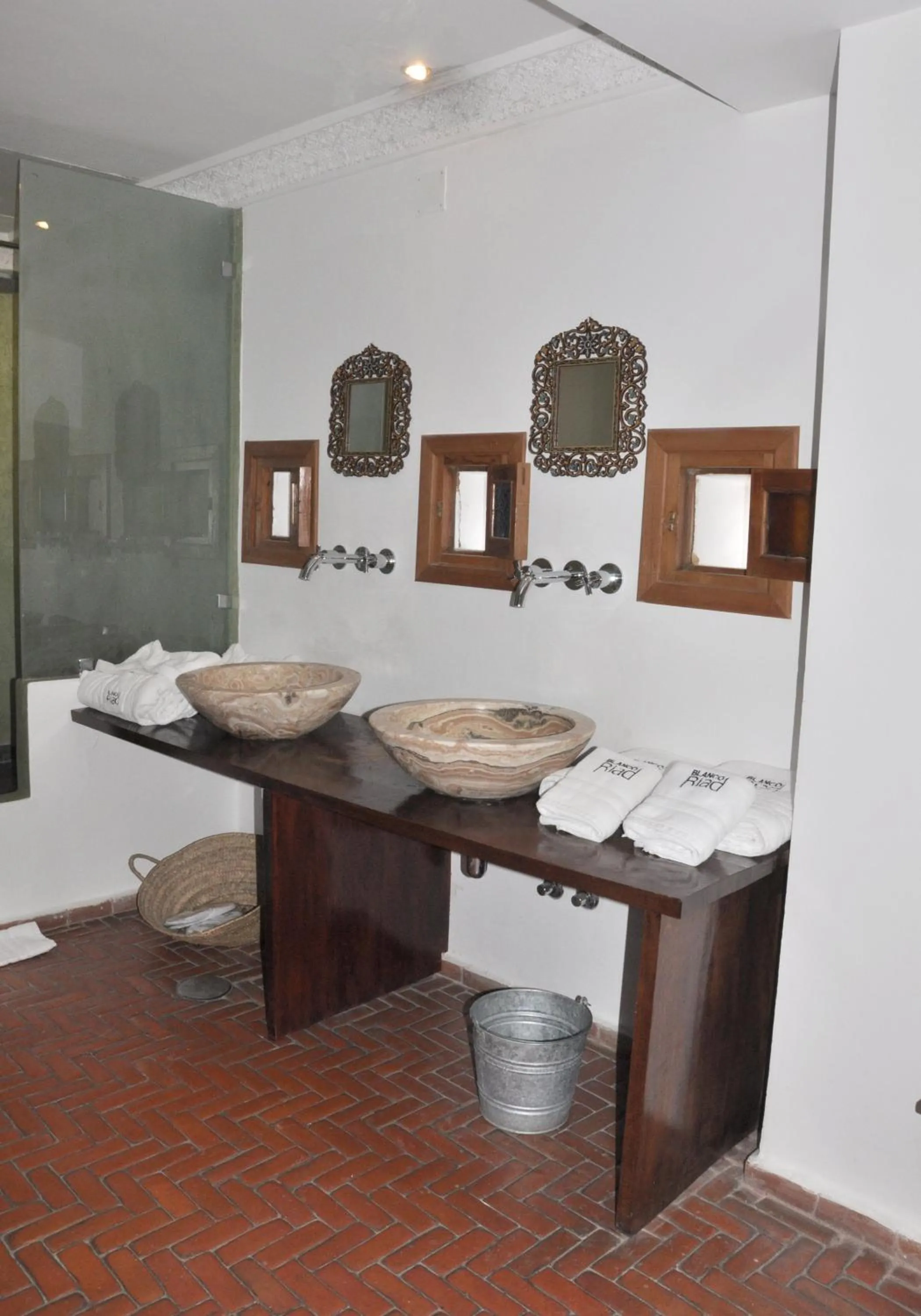 Bathroom in Hotel Blanco Riad