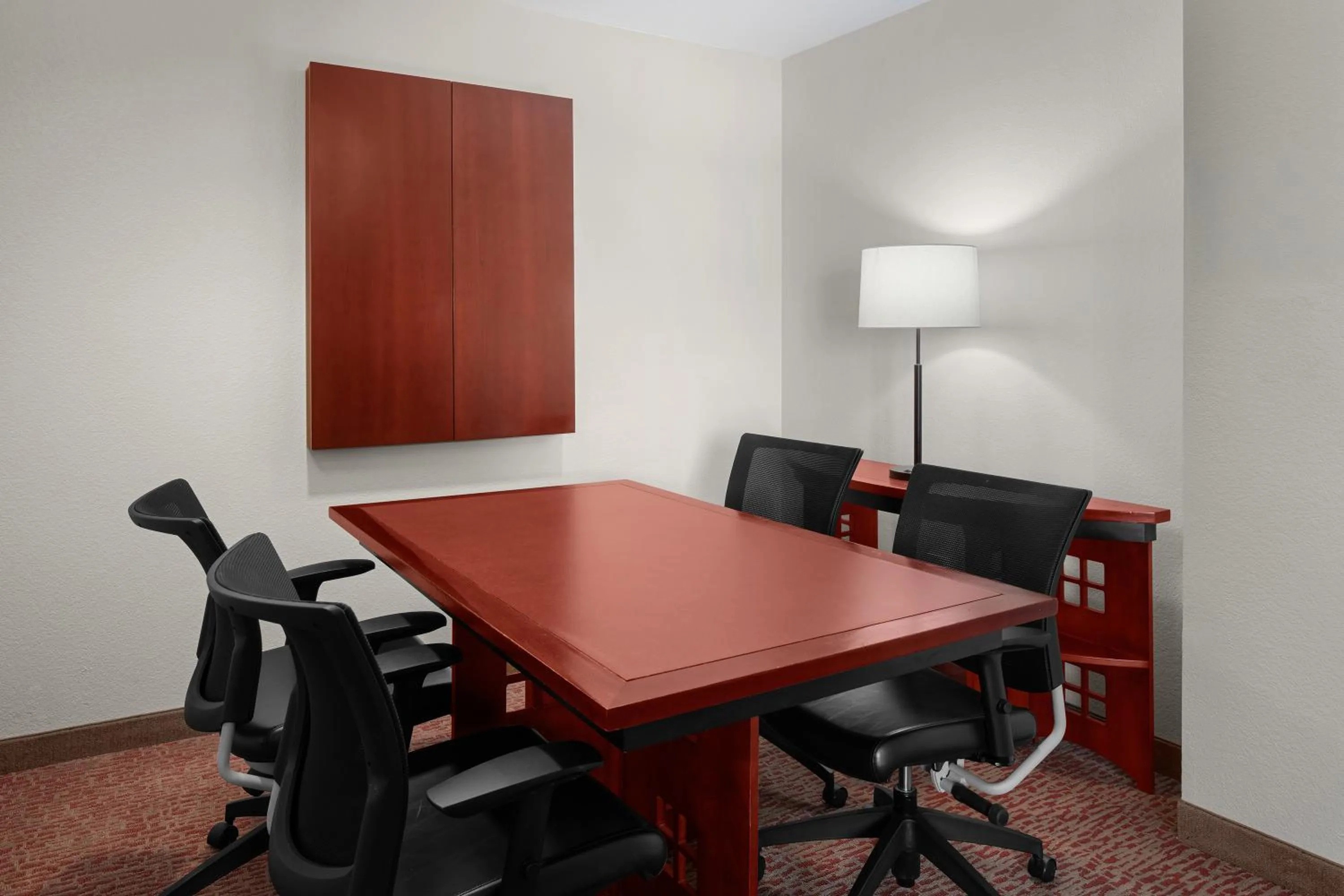 Living room in Larkspur Landing Extended Stay Suites Campbell