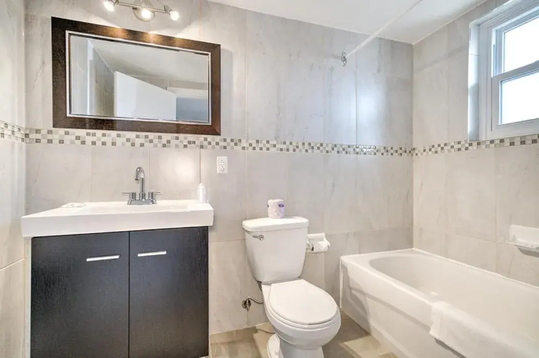 King Room in Motel Grande Ile King Room in Motel Grande Ile