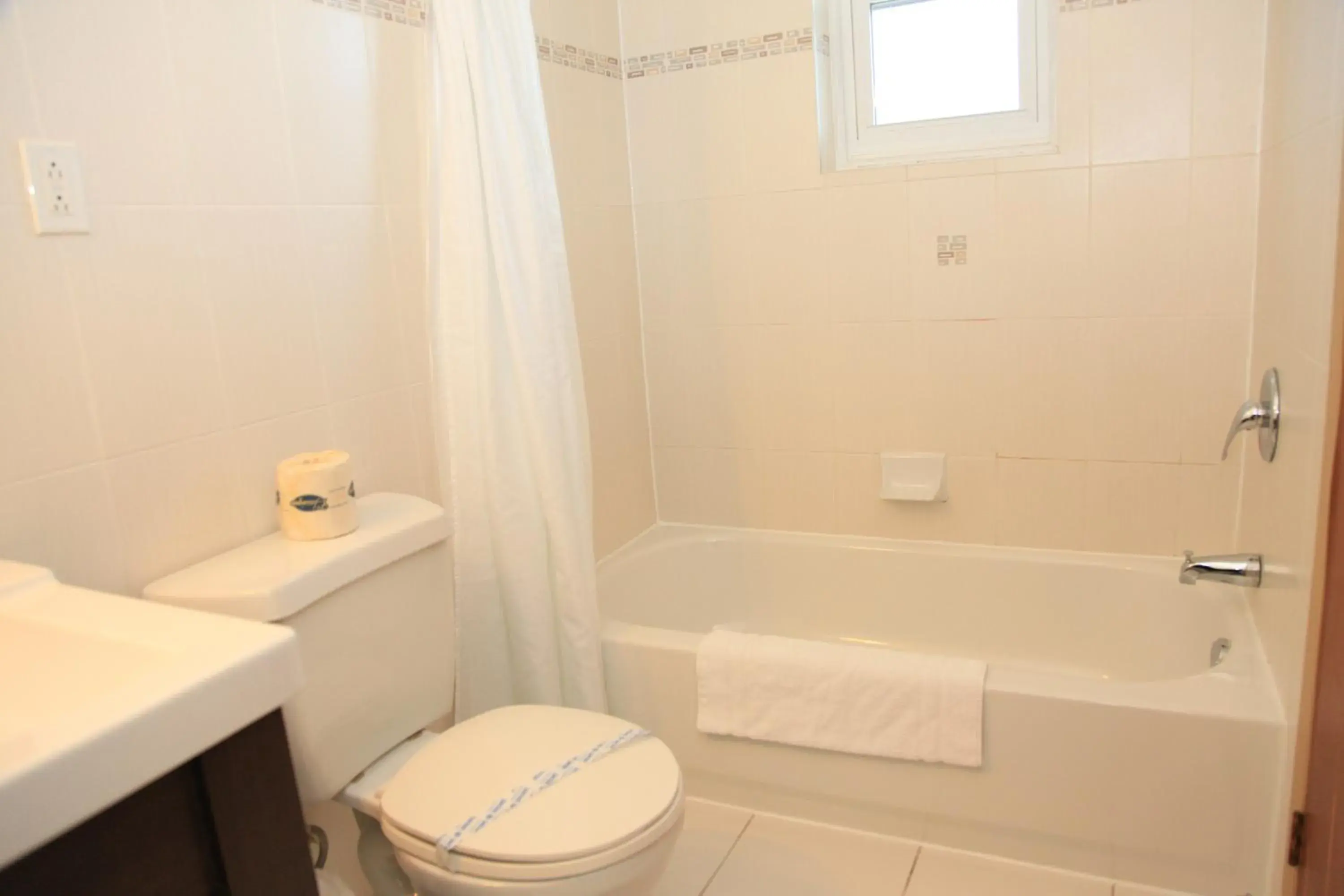 King Room in Motel Grande Ile King Room in Motel Grande Ile