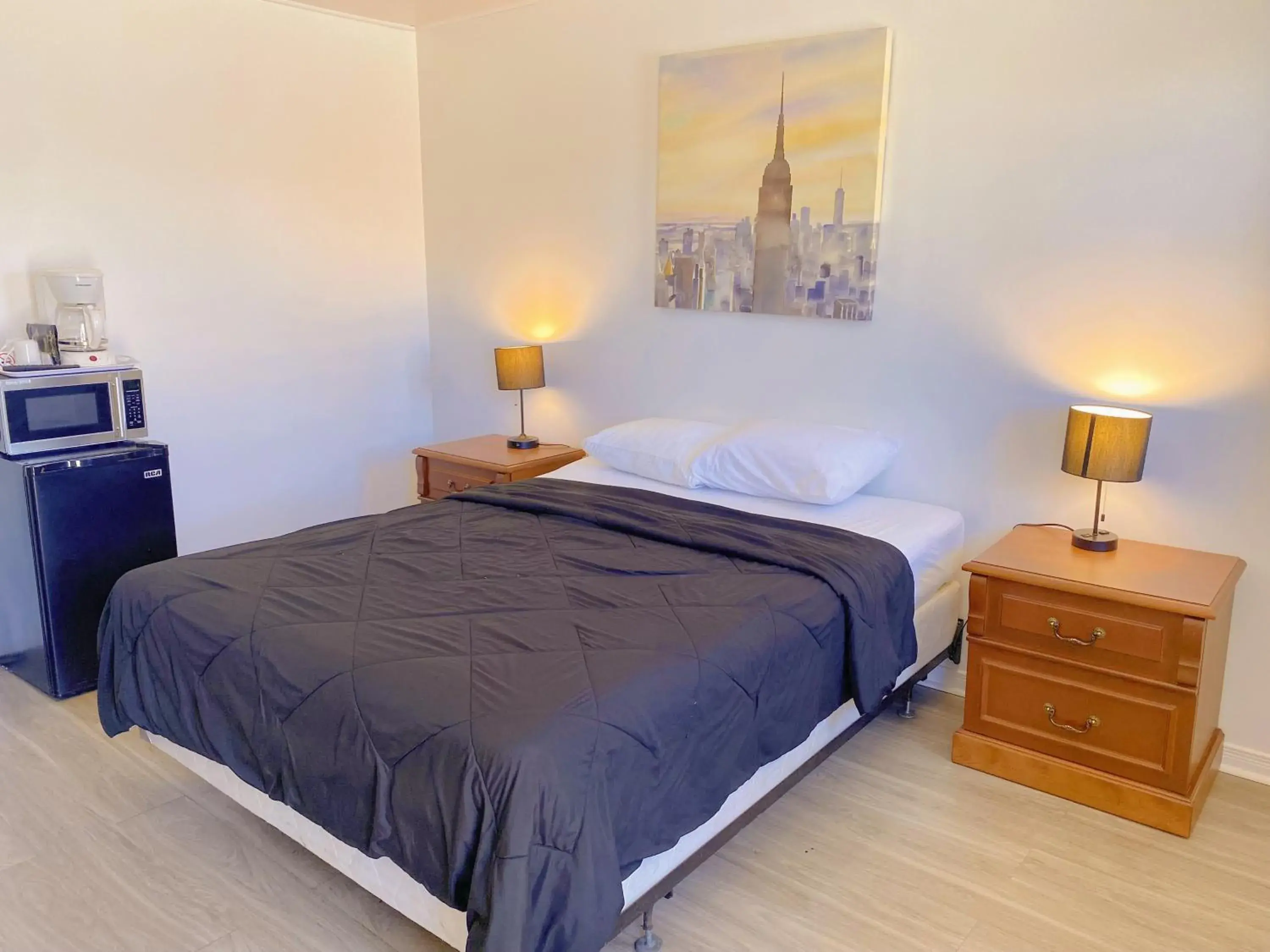 Standard Queen Room in Motel Grande Ile Standard Queen Room in Motel Grande Ile