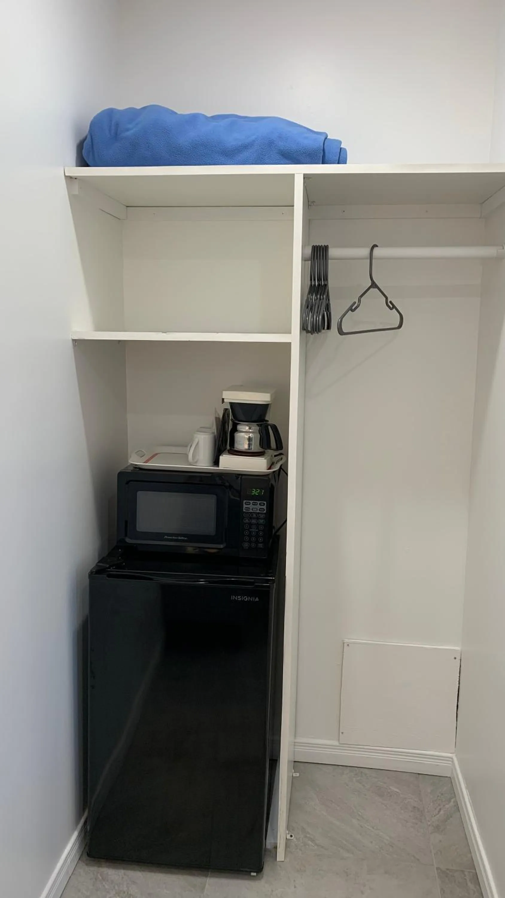 wardrobe in Motel Grande Ile