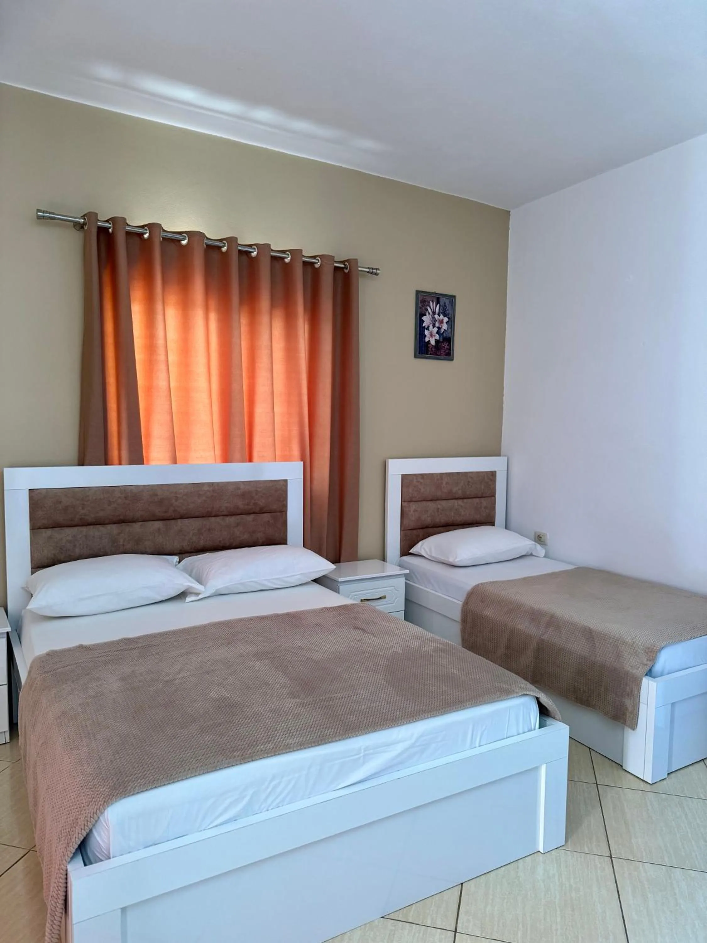 Apartment with Balcony in Vila Spiro