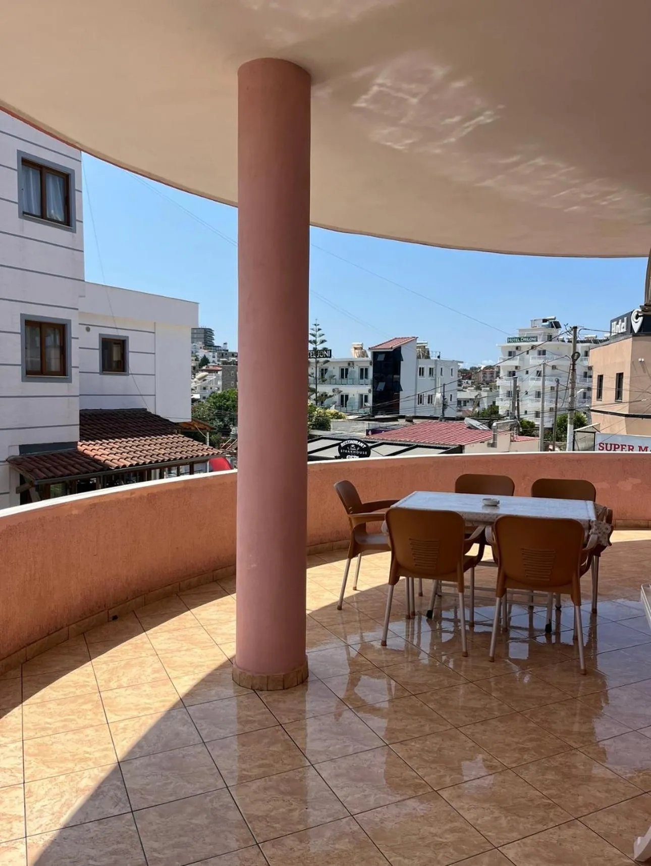 Apartment with Balcony in Vila Spiro
